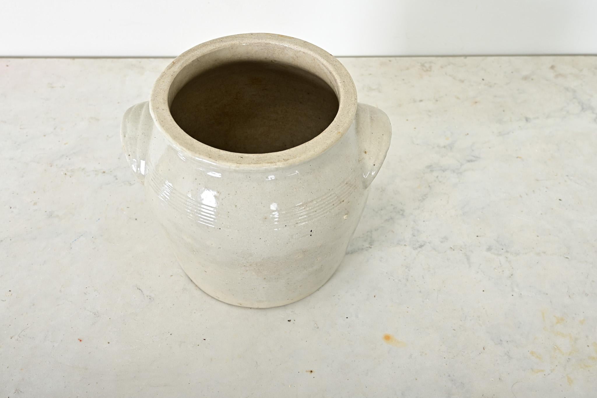 French Vintage Stoneware Confit Crock (Französische Provence) im Angebot