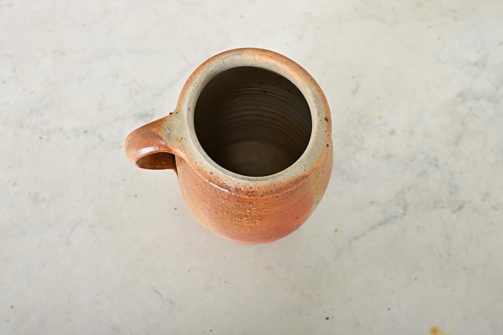 French Vintage Stoneware Glazed Jar with Handle (Französische Provence) im Angebot