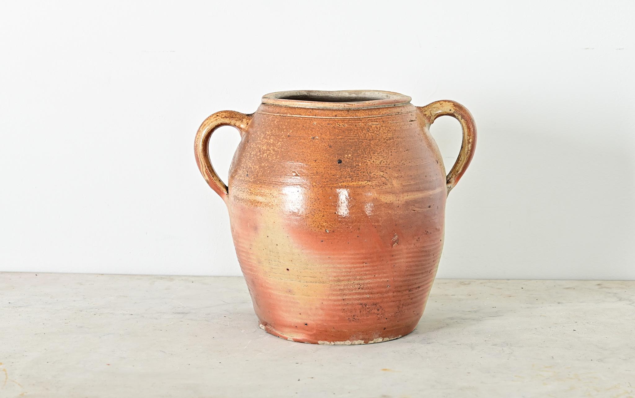 French Vintage Stoneware Glazed Jar with Handles (Französische Provence) im Angebot