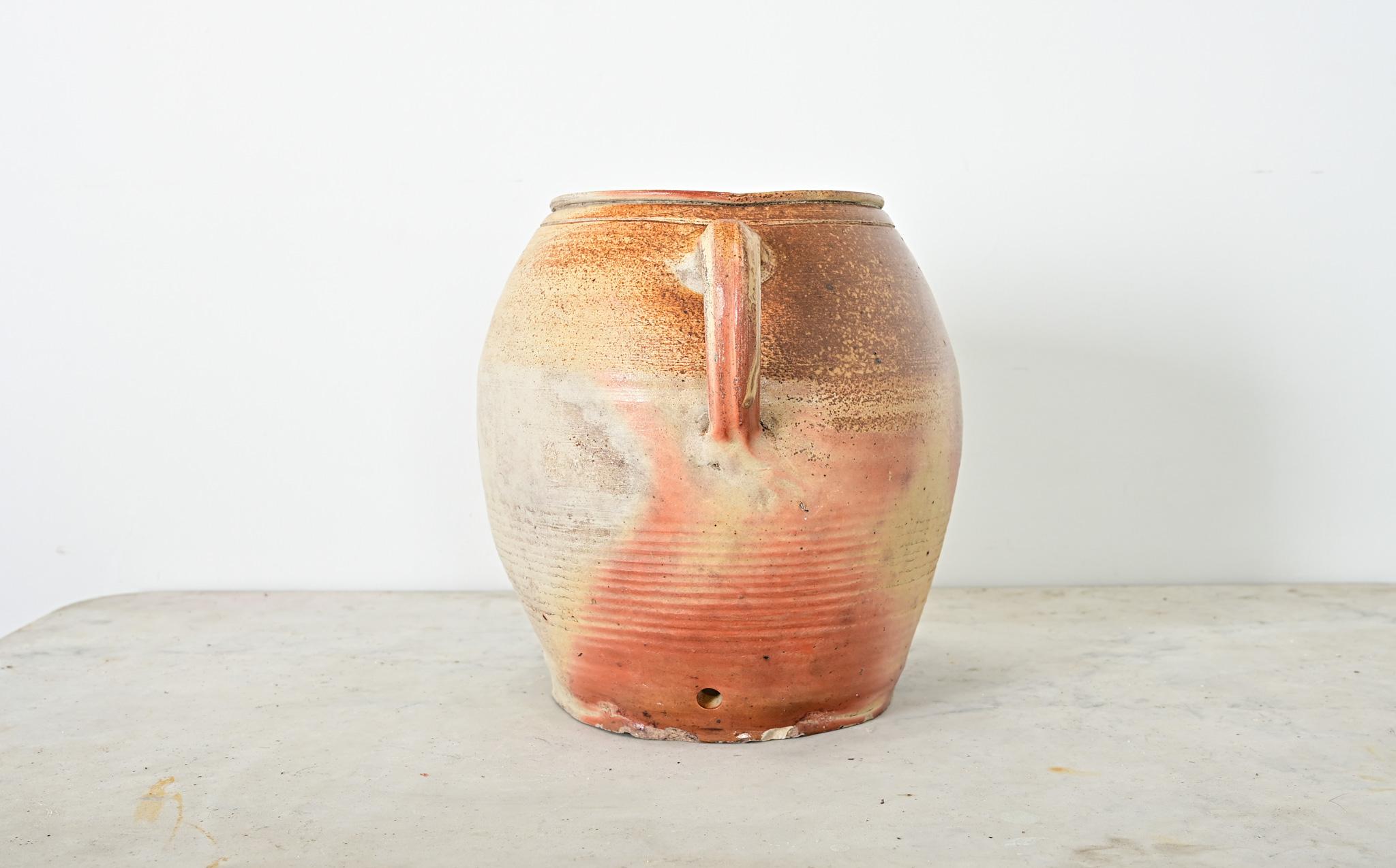 French Vintage Stoneware Glazed Jar with Handles im Zustand „Gut“ im Angebot in Baton Rouge, LA