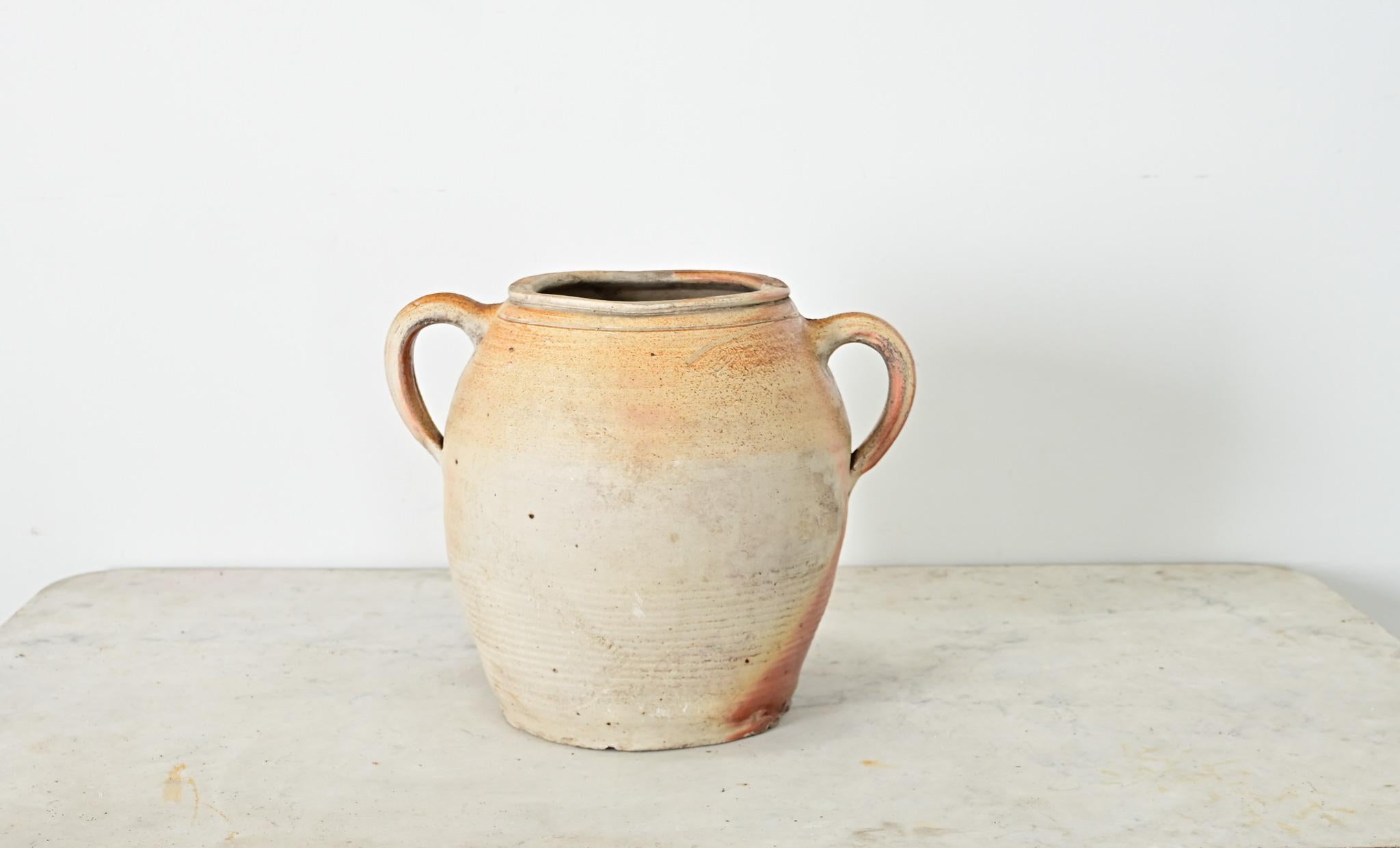 French Vintage Stoneware Glazed Jar with Handles (Steingut) im Angebot