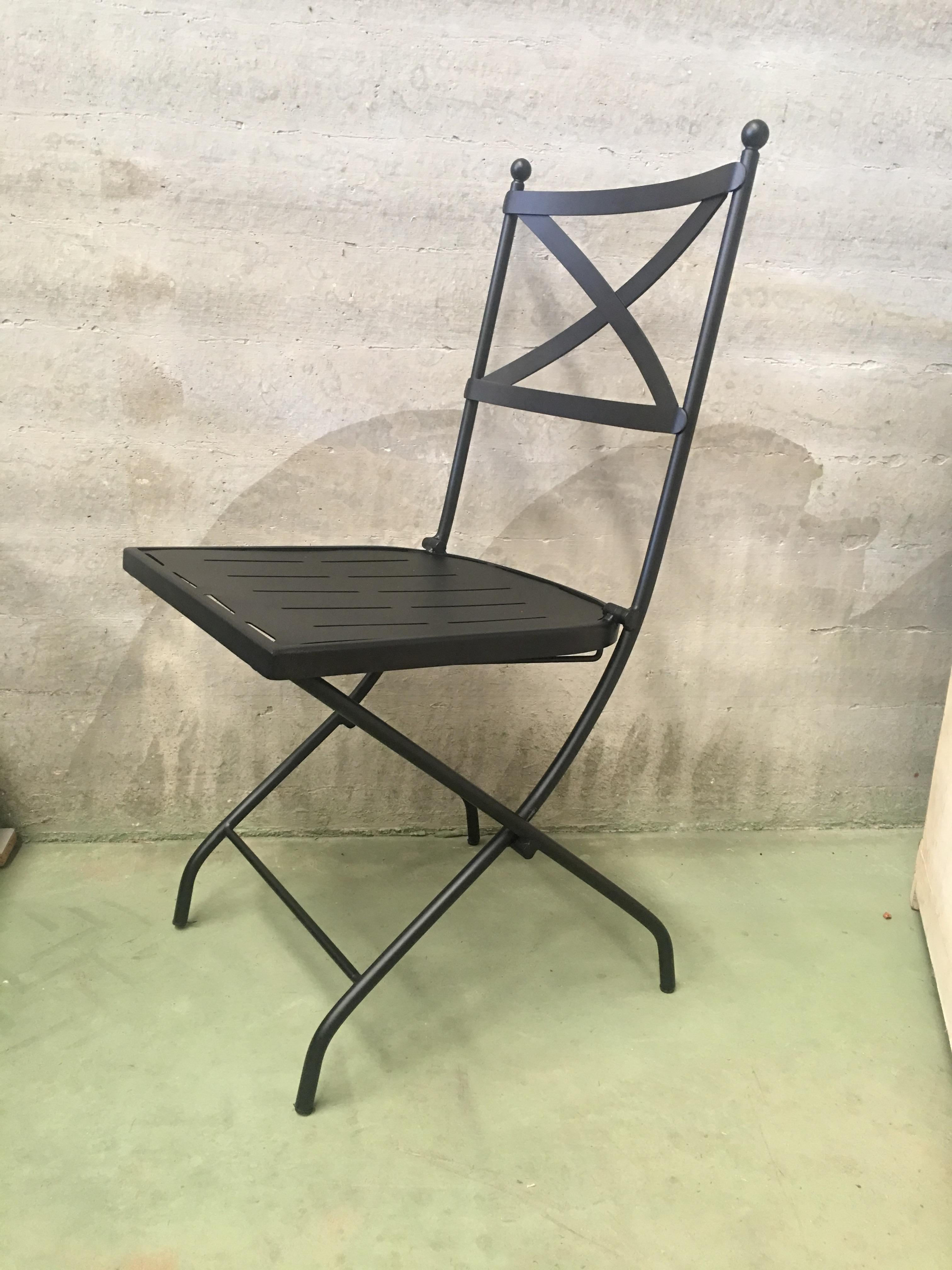 Chaise pliante en fer de style bistro français vintage, intérieure et extérieure en vente 1