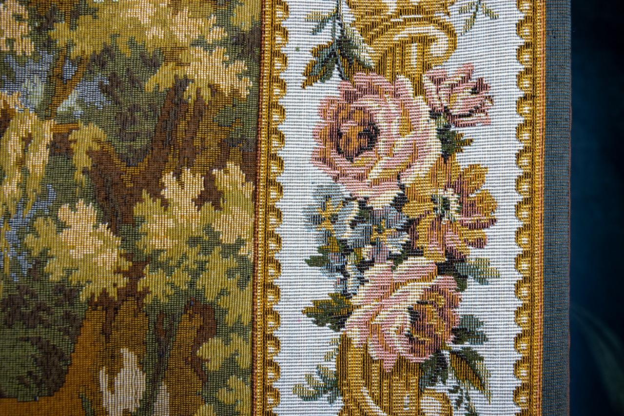 French Vintage Tapestry Wall Hanging Gallant Scene For Sale 11