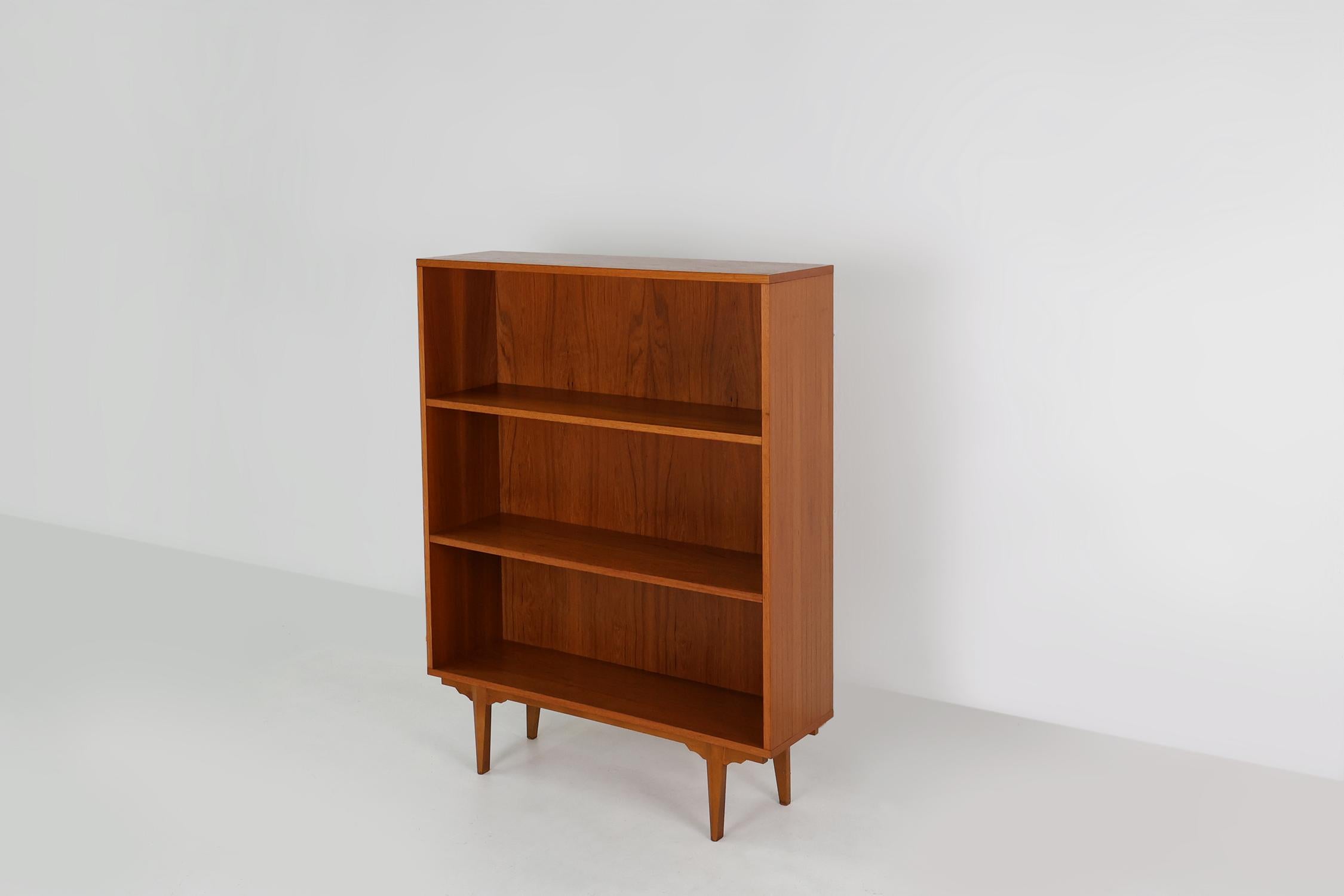 French vintage teak bookcase with 2 shelves from the 1960s For Sale 4