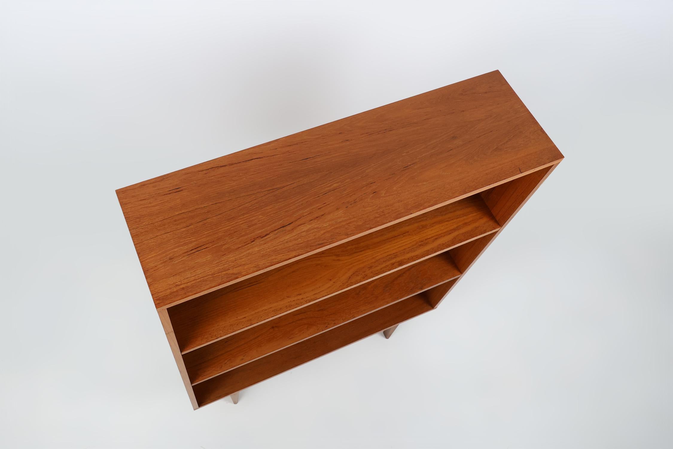 French vintage teak bookcase with 2 shelves from the 1960s For Sale 5
