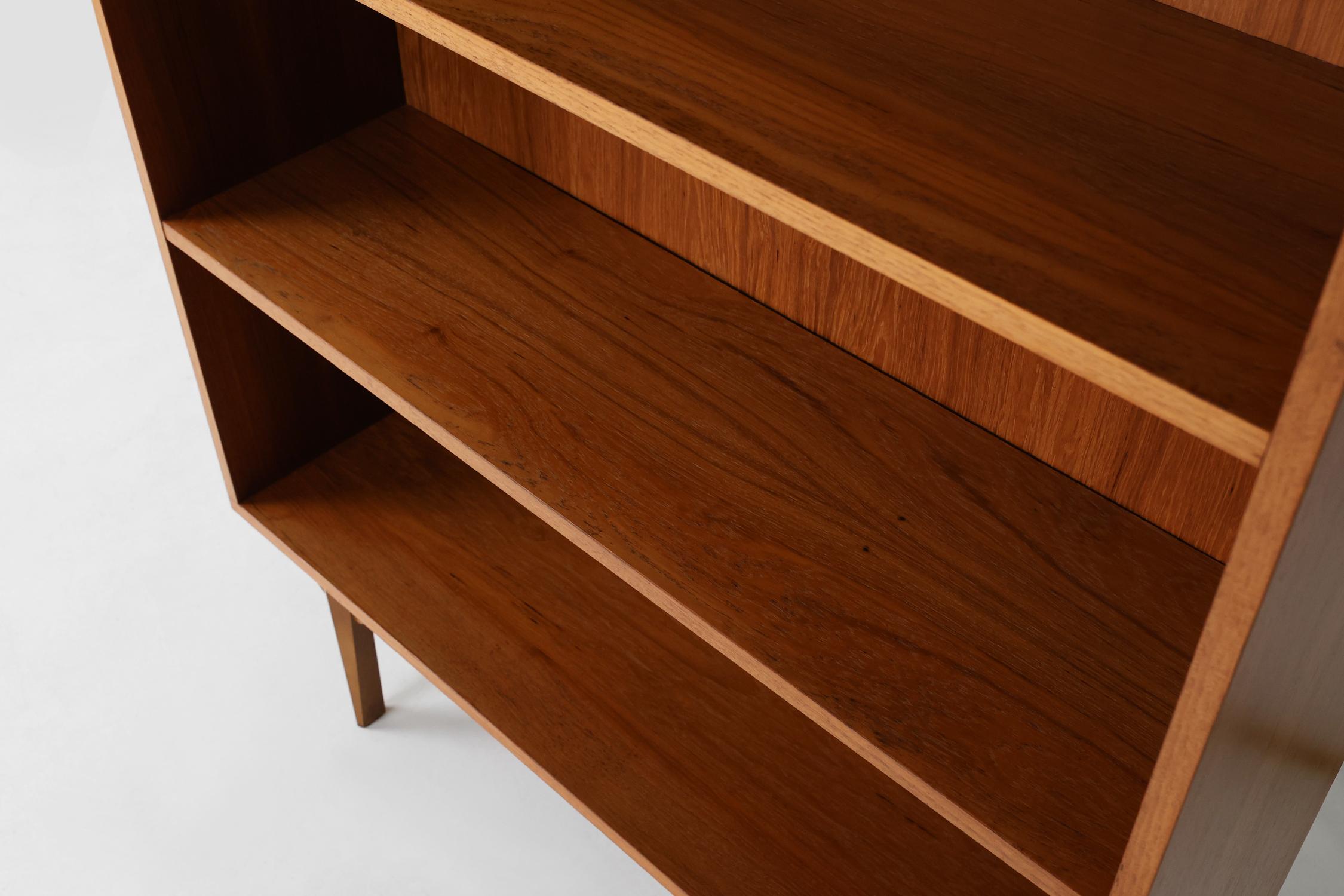 French vintage teak bookcase with 2 shelves from the 1960s For Sale 2