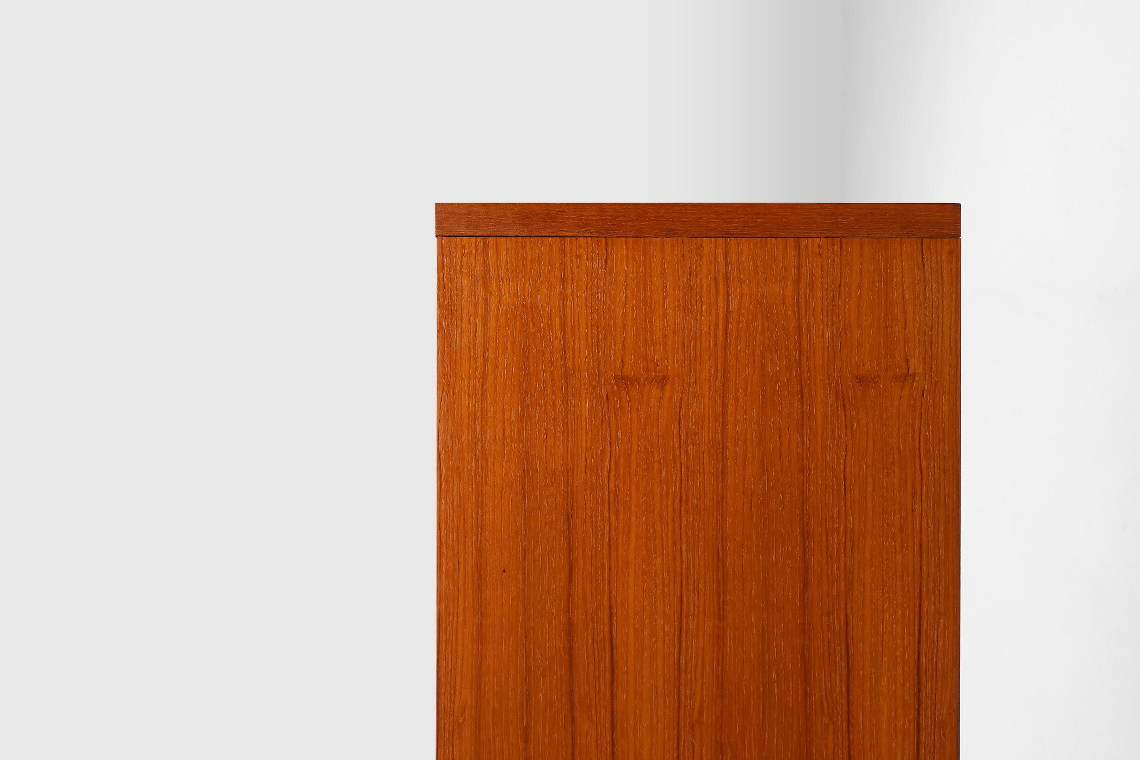 French vintage teak bookcase with 2 shelves from the 1960s For Sale 3