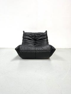 Silla francesa vintage Togo de cuero negro de Michel Ducaroy para Ligne Roset.