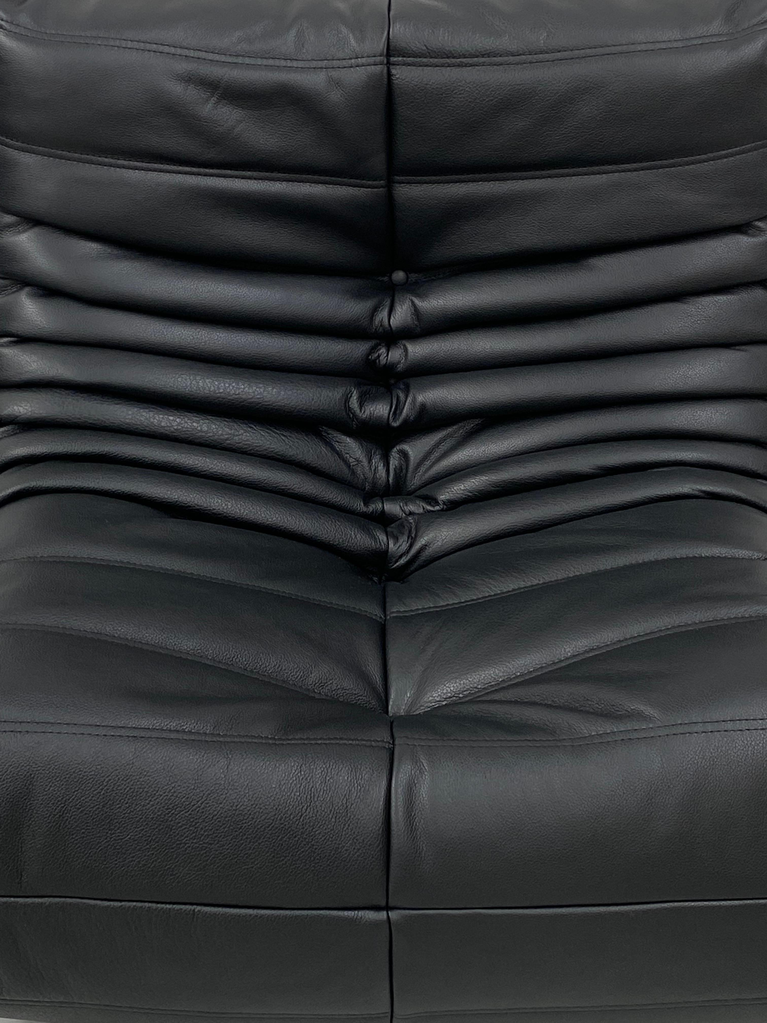 Französischer Togo-Stuhl aus schwarzem Leder von Michel Ducaroy für Ligne Roset. im Angebot 4
