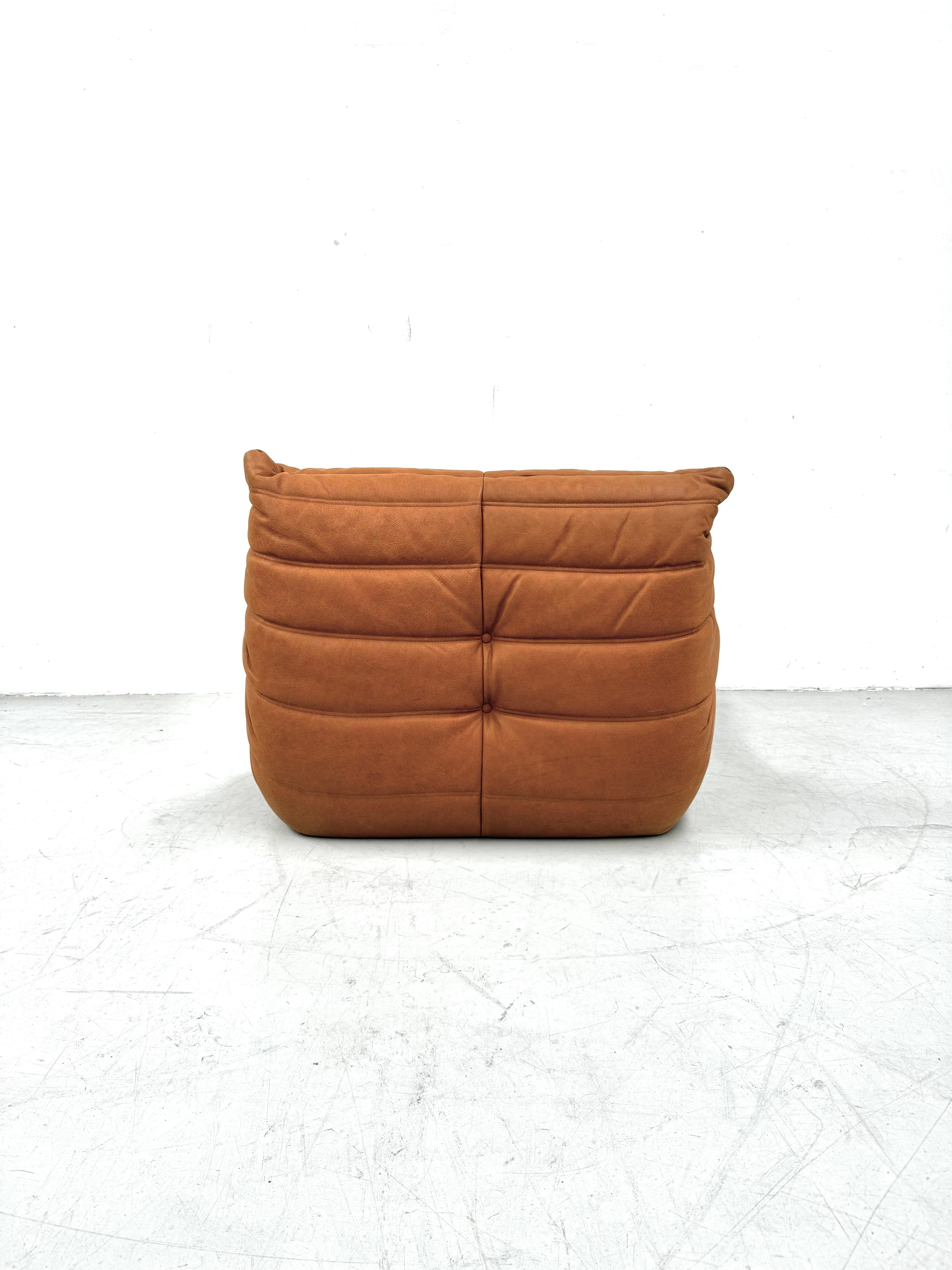 Chaise Togo vintage française en cuir cognac de Michel Ducaroy pour Ligne Roset. 3
