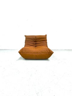 Silla Togo Vintage Francesa de Piel Coñac de Michel Ducaroy para Ligne Roset.