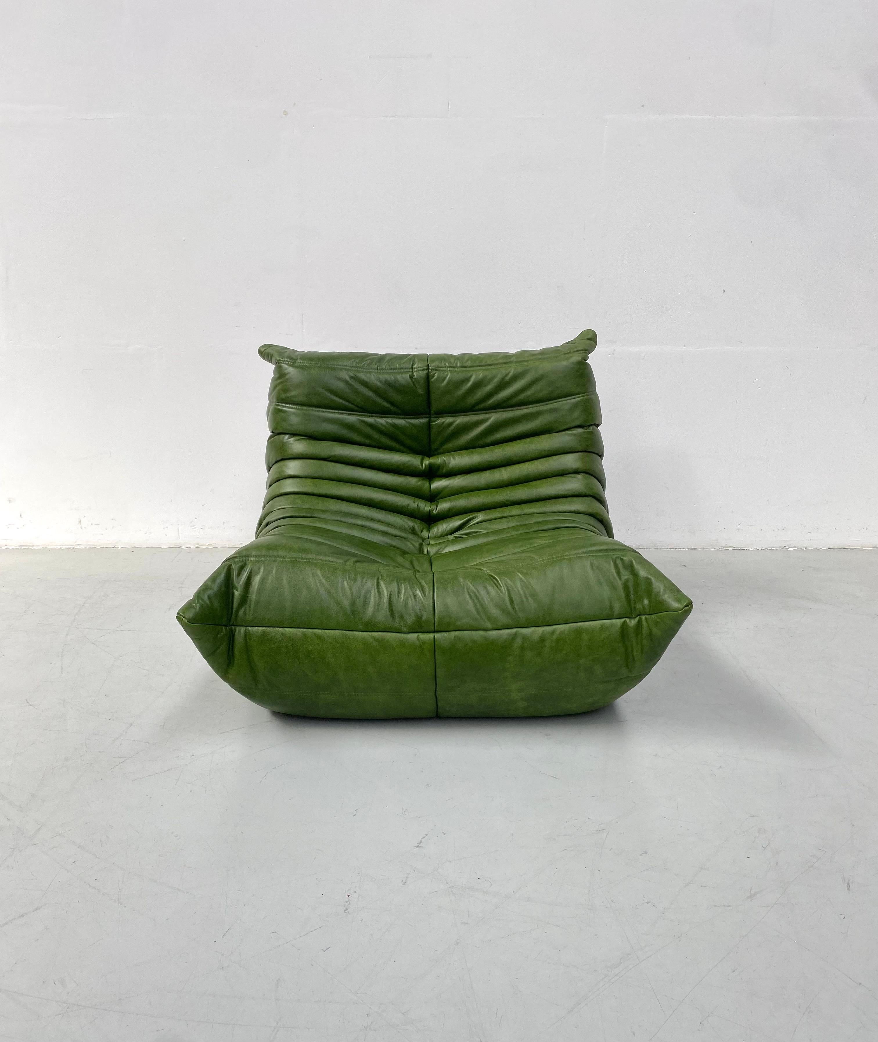 French Vintage Togo Chair in Green Leather by Michel Ducaroy for Ligne Roset In Excellent Condition In Eindhoven, Noord Brabant