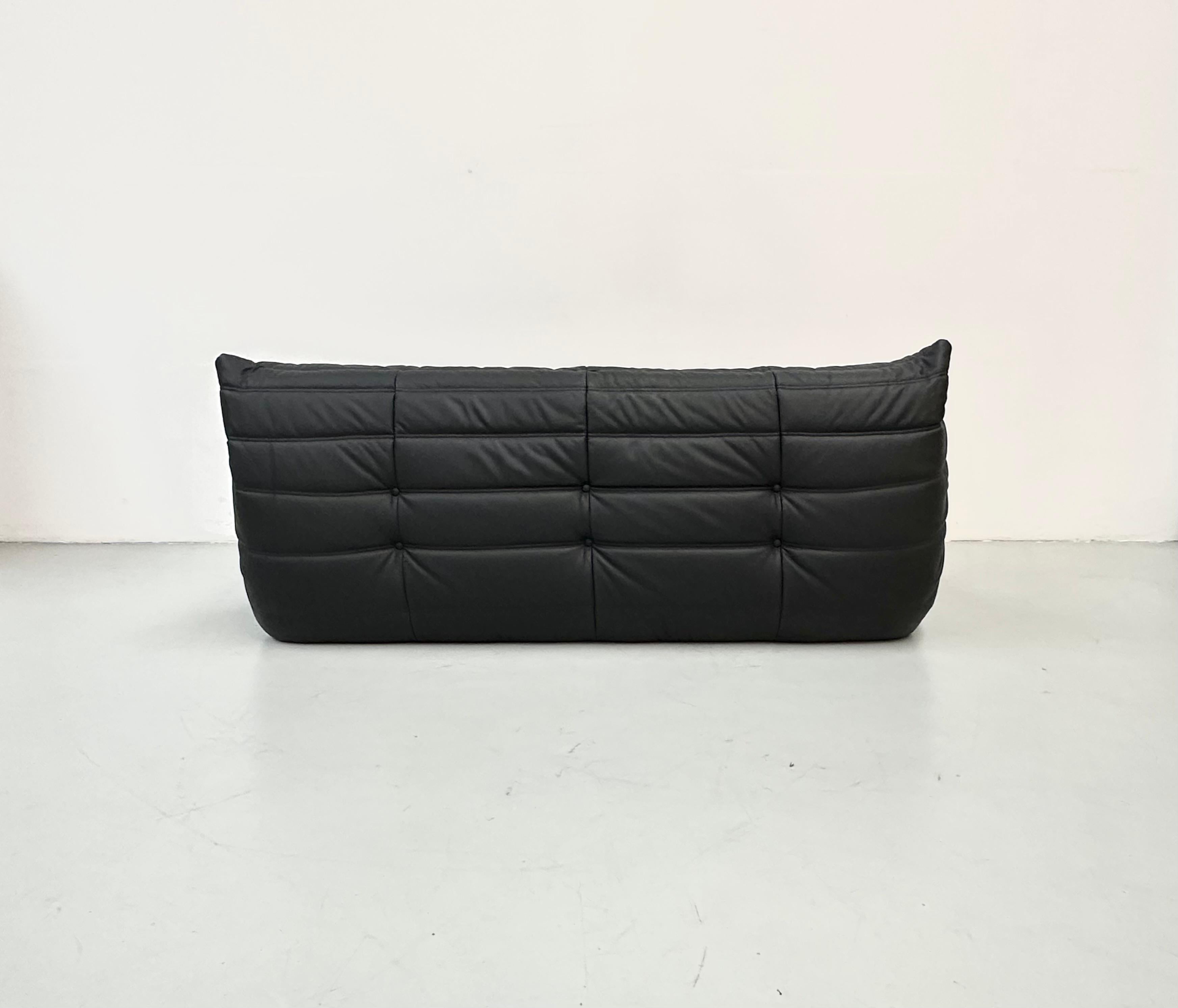 French Vintage Togo Sofa in Black Leather by Michel Ducaroy for Ligne Roset. For Sale 3