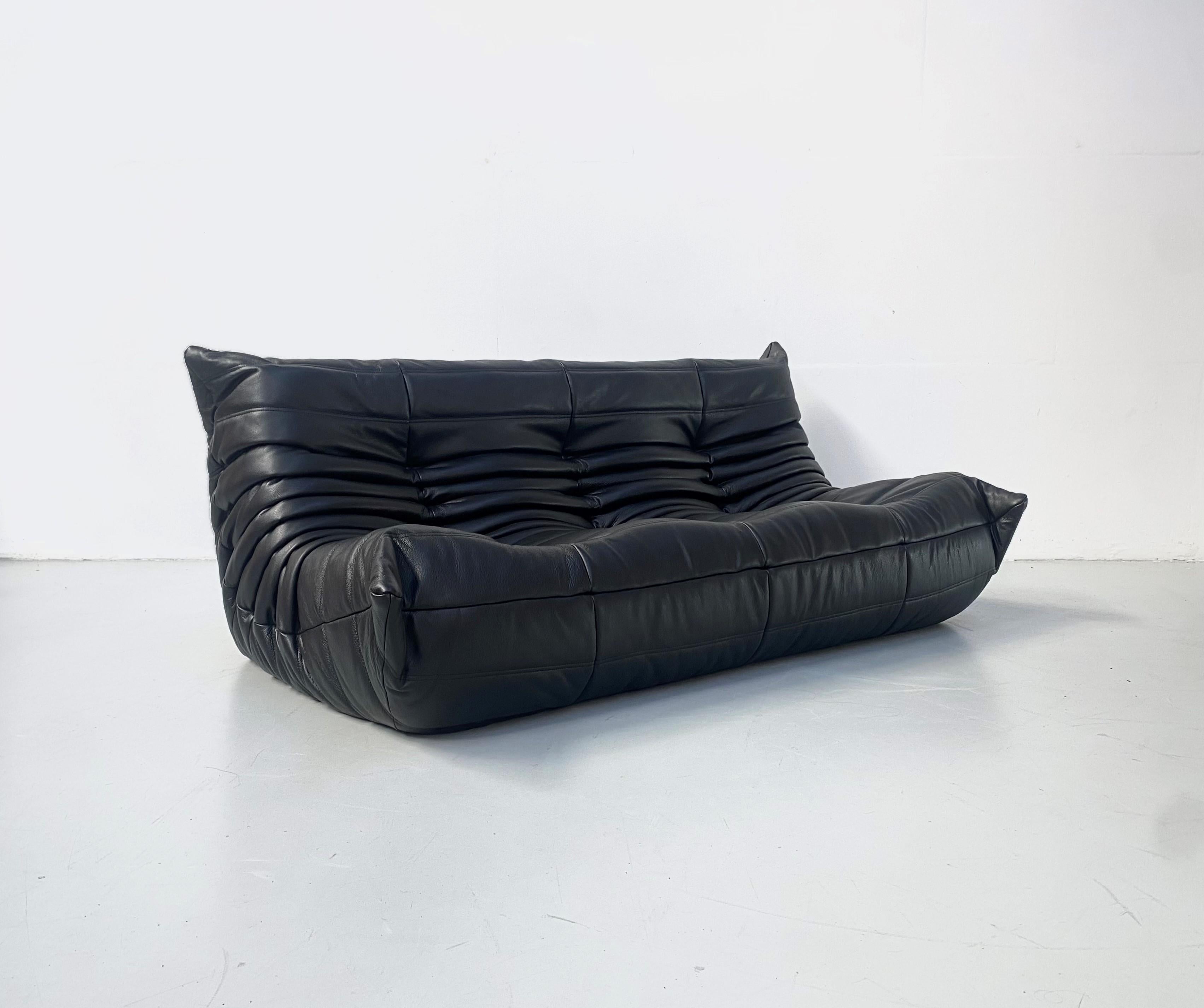 Mid-Century moderno Divano francese vintage Togo in pelle nera di Michel Ducaroy per Ligne Roset