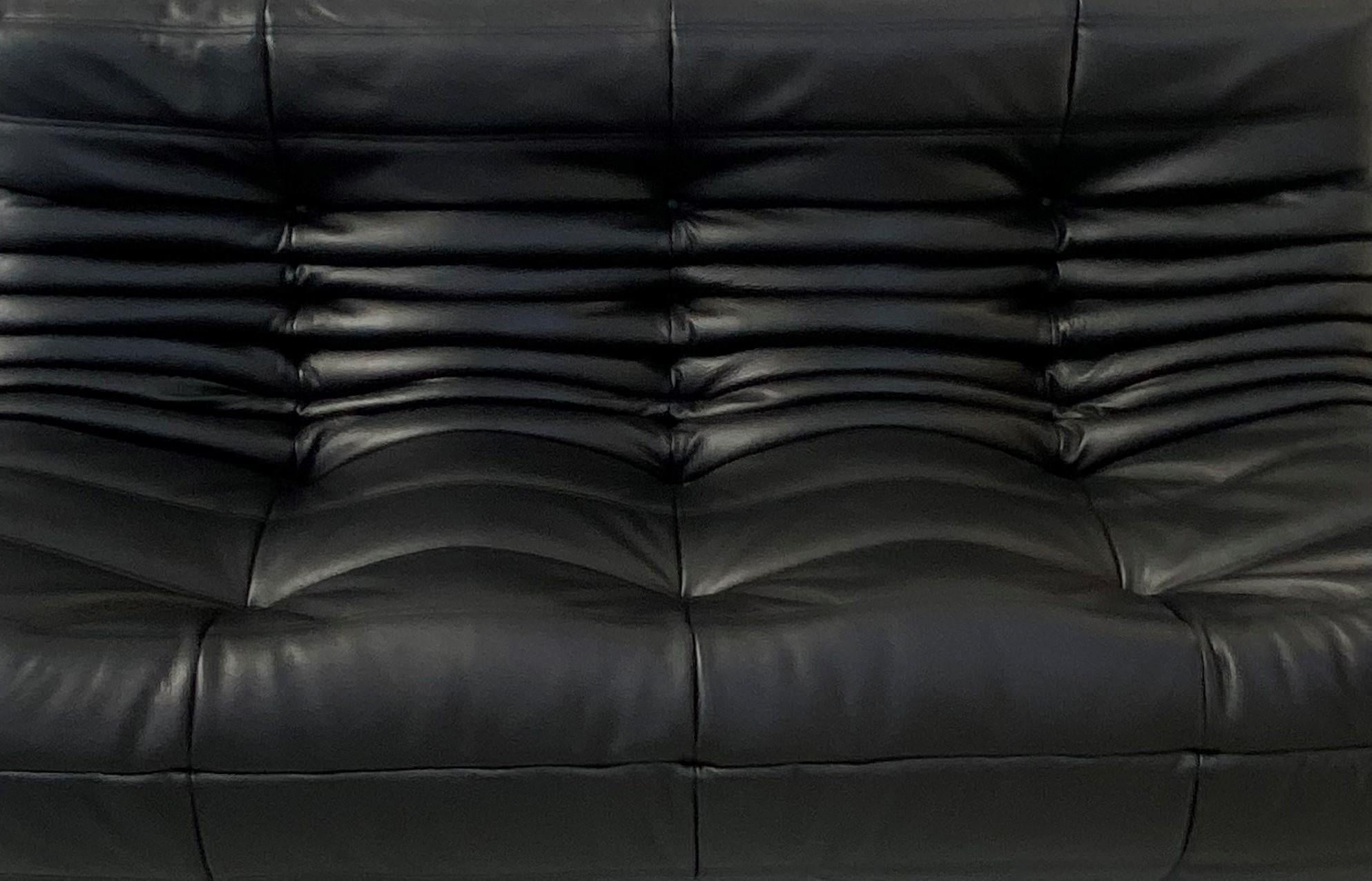 Francese Divano francese vintage Togo in pelle nera di Michel Ducaroy per Ligne Roset