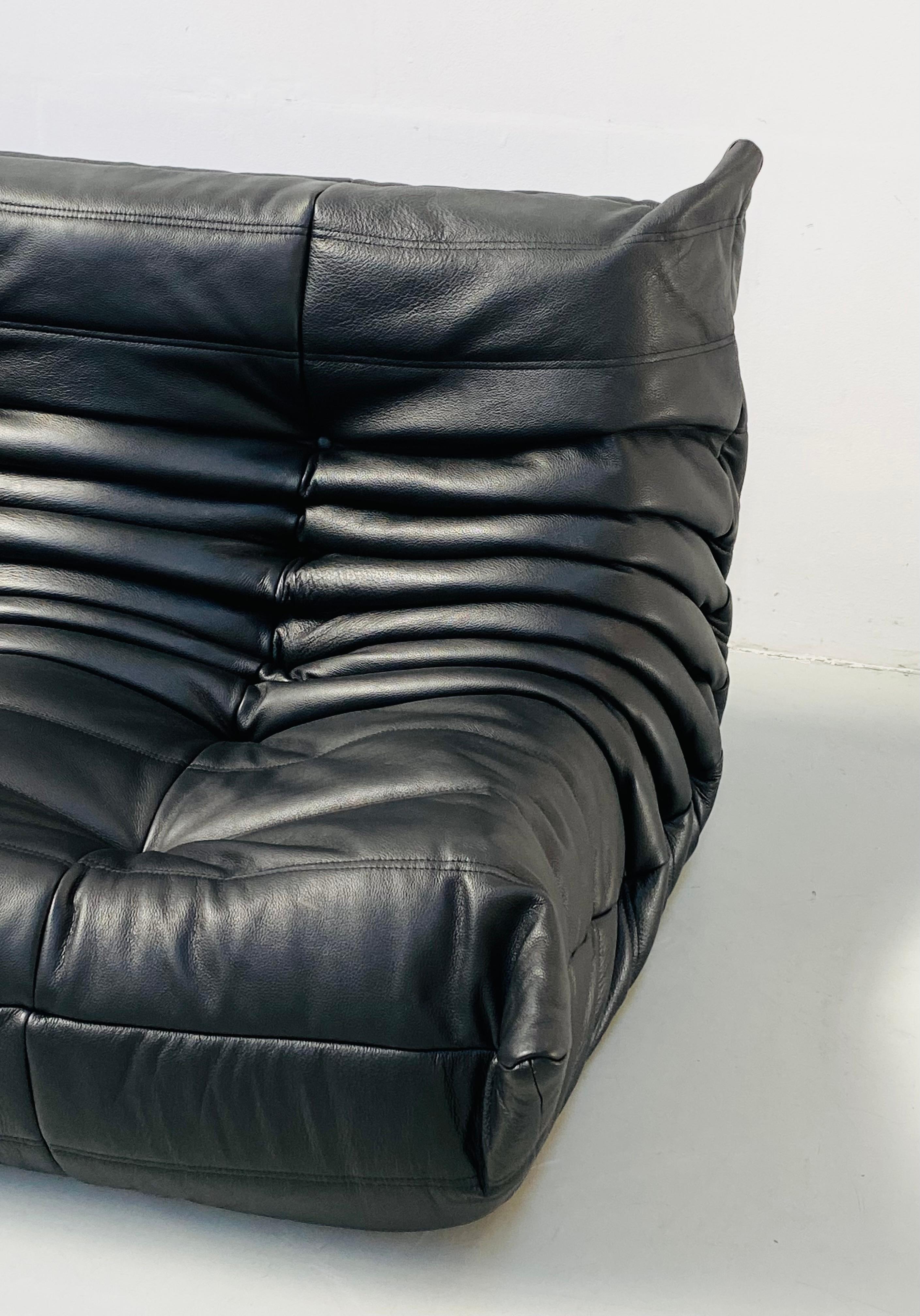 Französisches Togo-Sofa aus schwarzem Leder von Michel Ducaroy für Ligne Roset. (Moderne der Mitte des Jahrhunderts) im Angebot