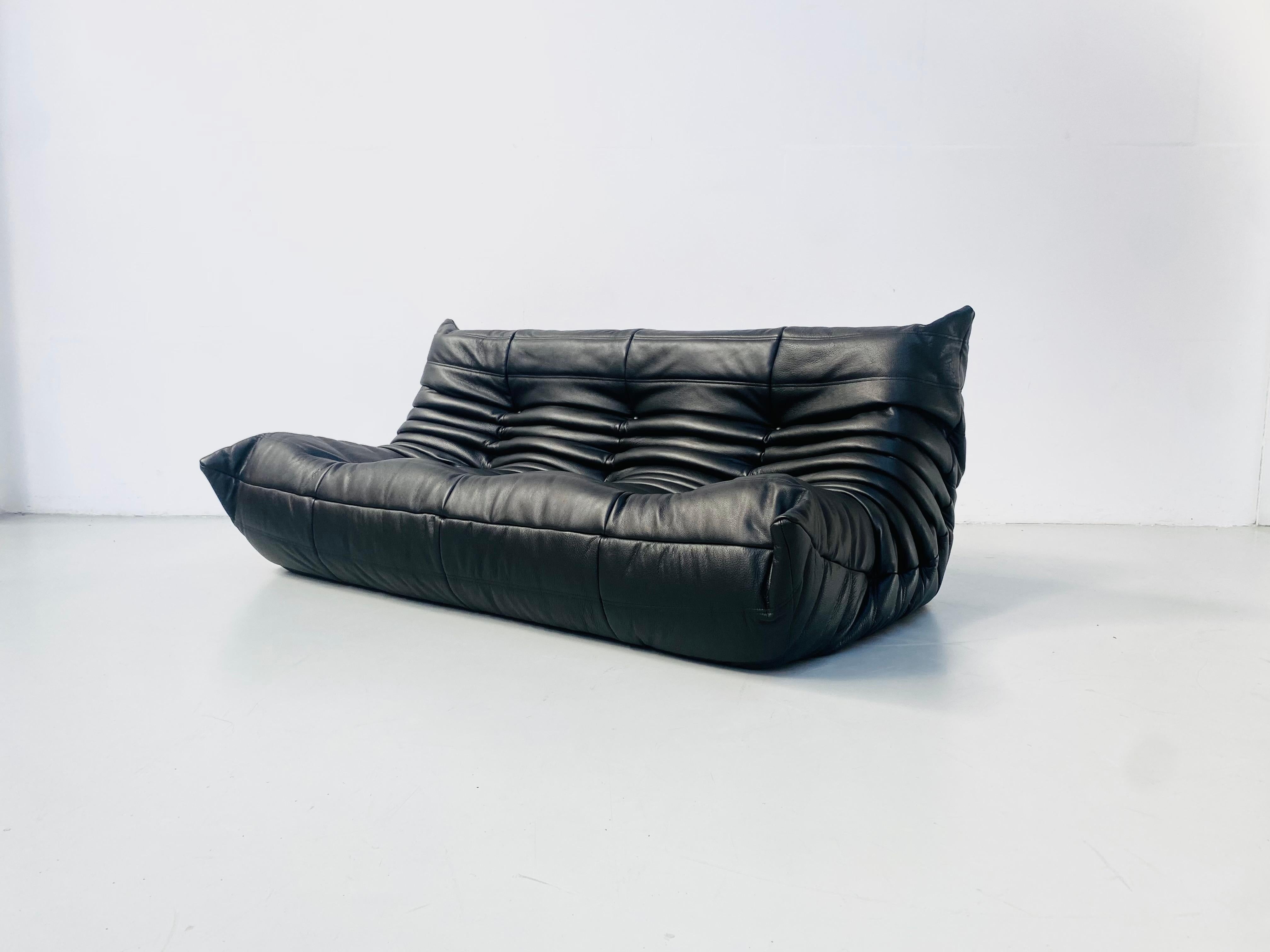 French Vintage Togo Sofa in Black Leather by Michel Ducaroy for Ligne Roset In Excellent Condition In Eindhoven, Noord Brabant