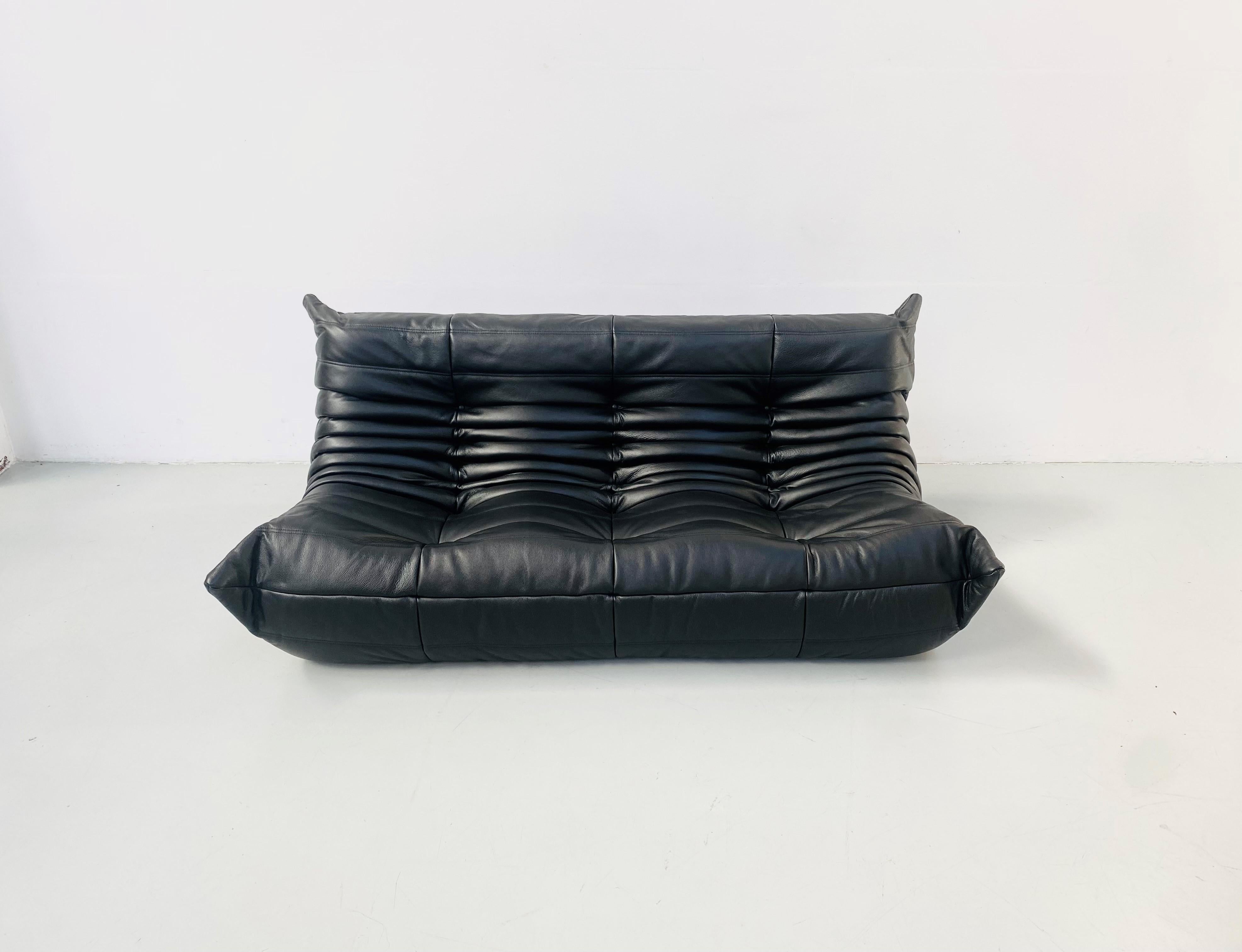 Pelle Divano francese vintage Togo in pelle nera di Michel Ducaroy per Ligne Roset