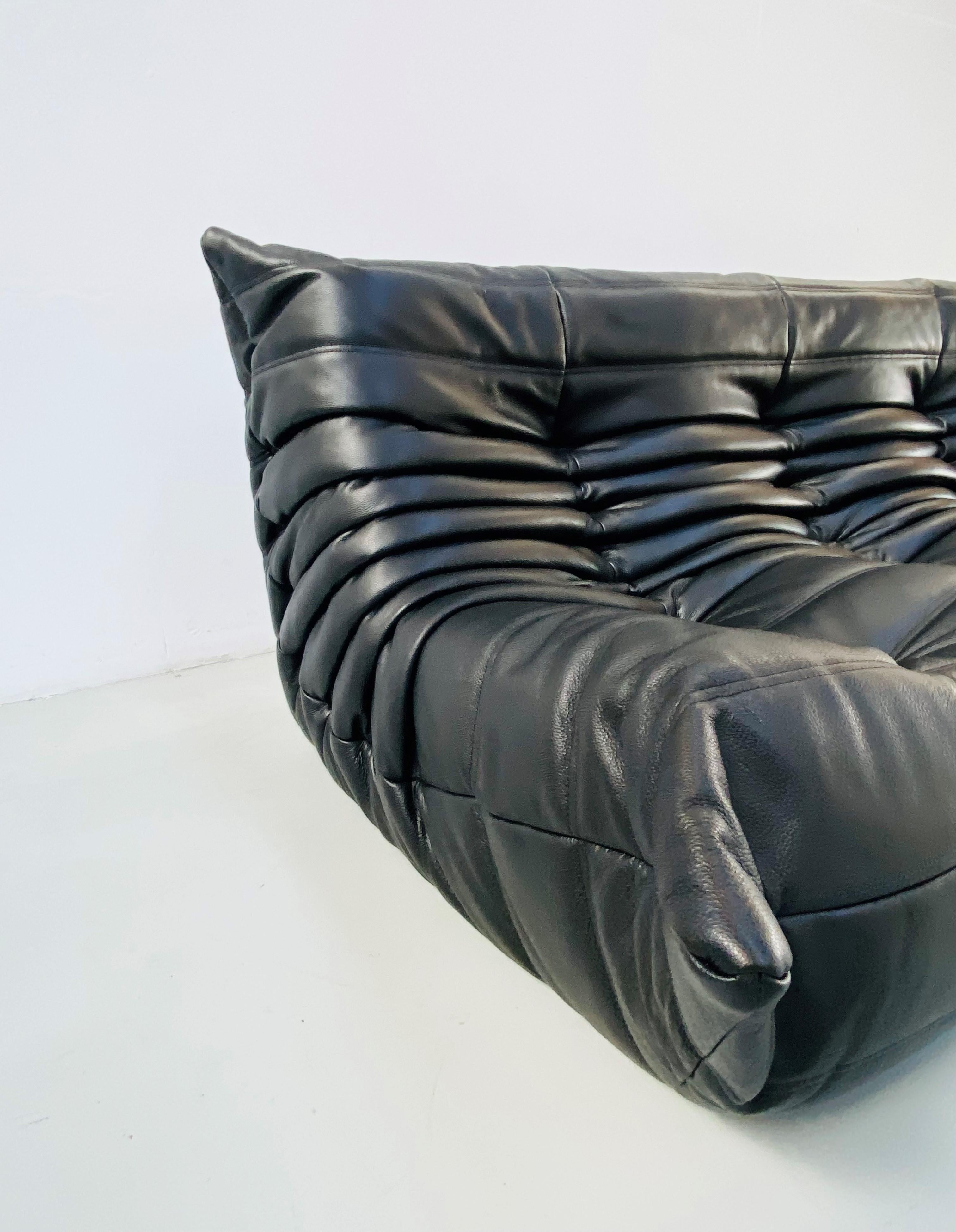 Divano francese vintage Togo in pelle nera di Michel Ducaroy per Ligne Roset 3
