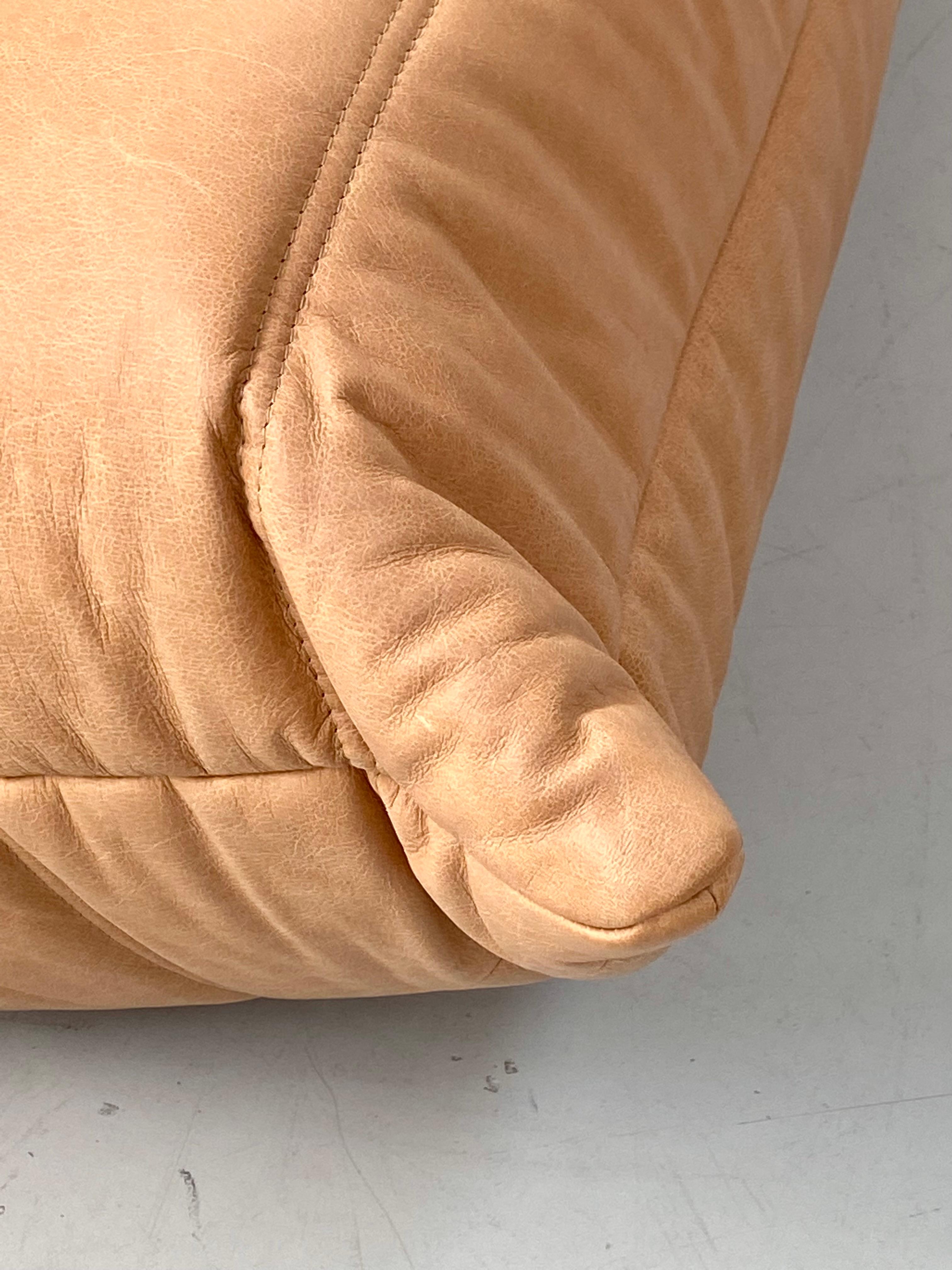 French Vintage Togo Sofa in Camel Leather by Michel Ducaroy for Ligne Roset. 5