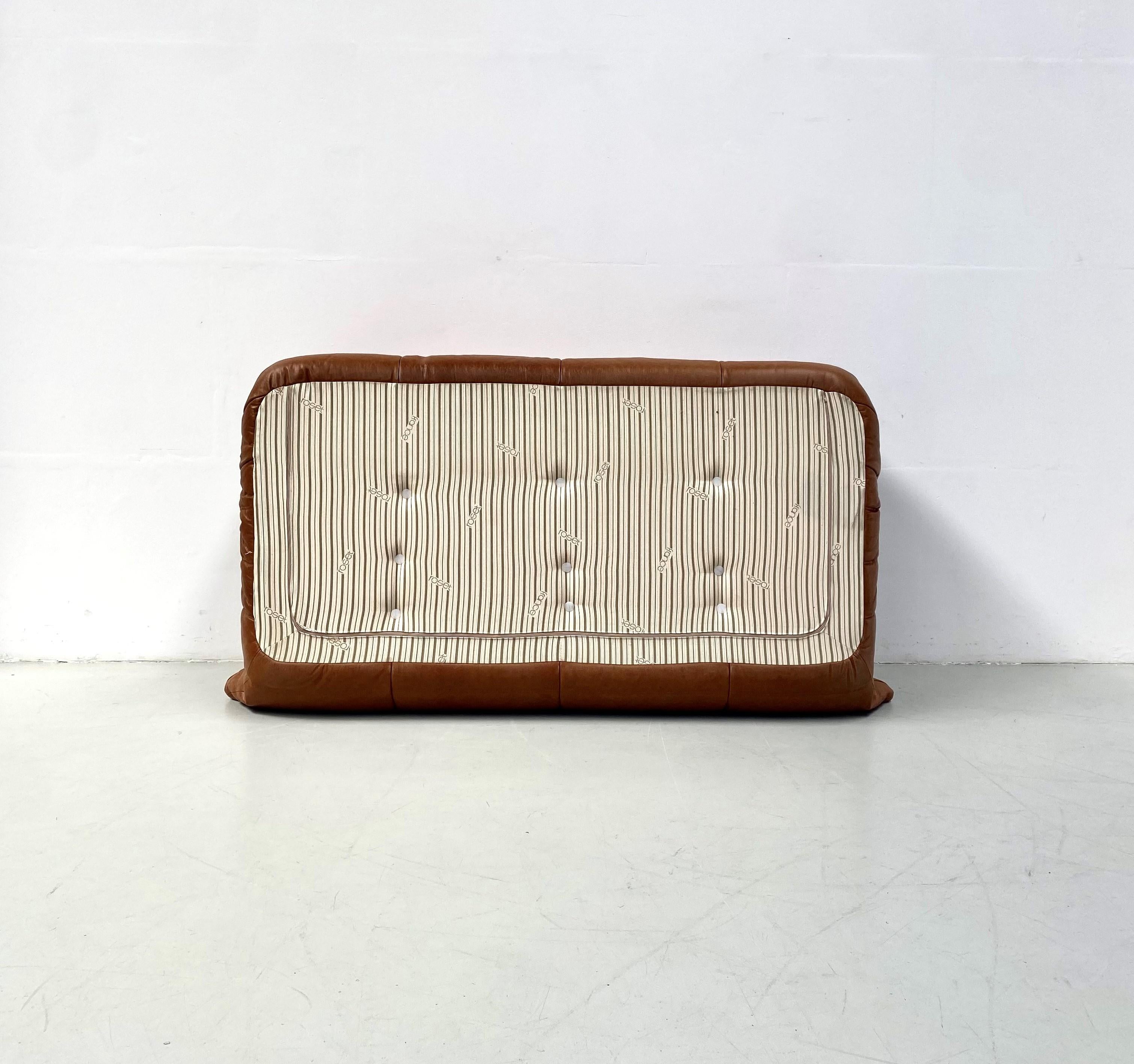 French Vintage Togo Sofa in Cognac Leather by Michel Ducaroy for Ligne Roset. 4