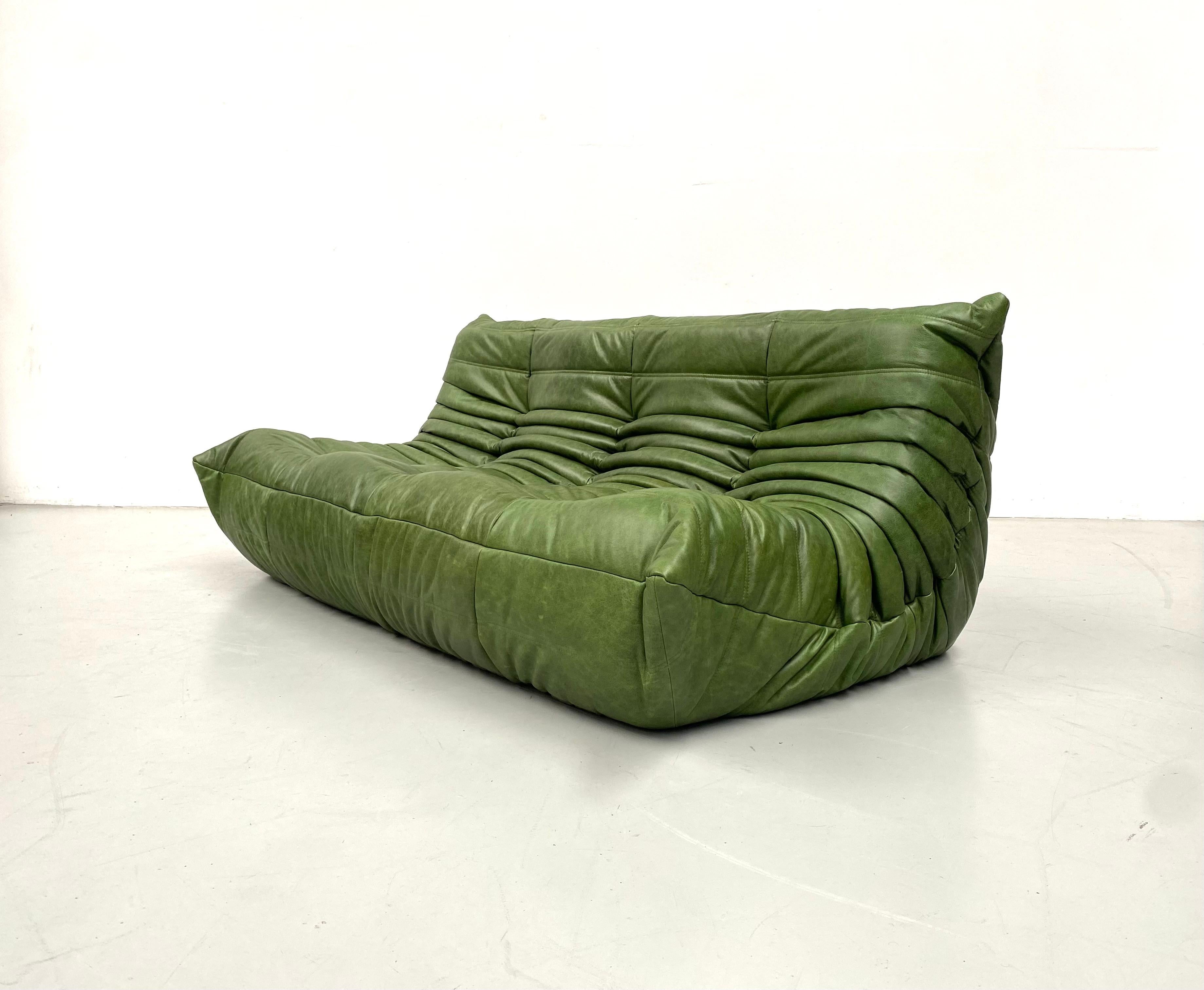 French  Togo Sofa in Green  Leather by Michel Ducaroy for Ligne Roset. In Excellent Condition For Sale In Eindhoven, Noord Brabant