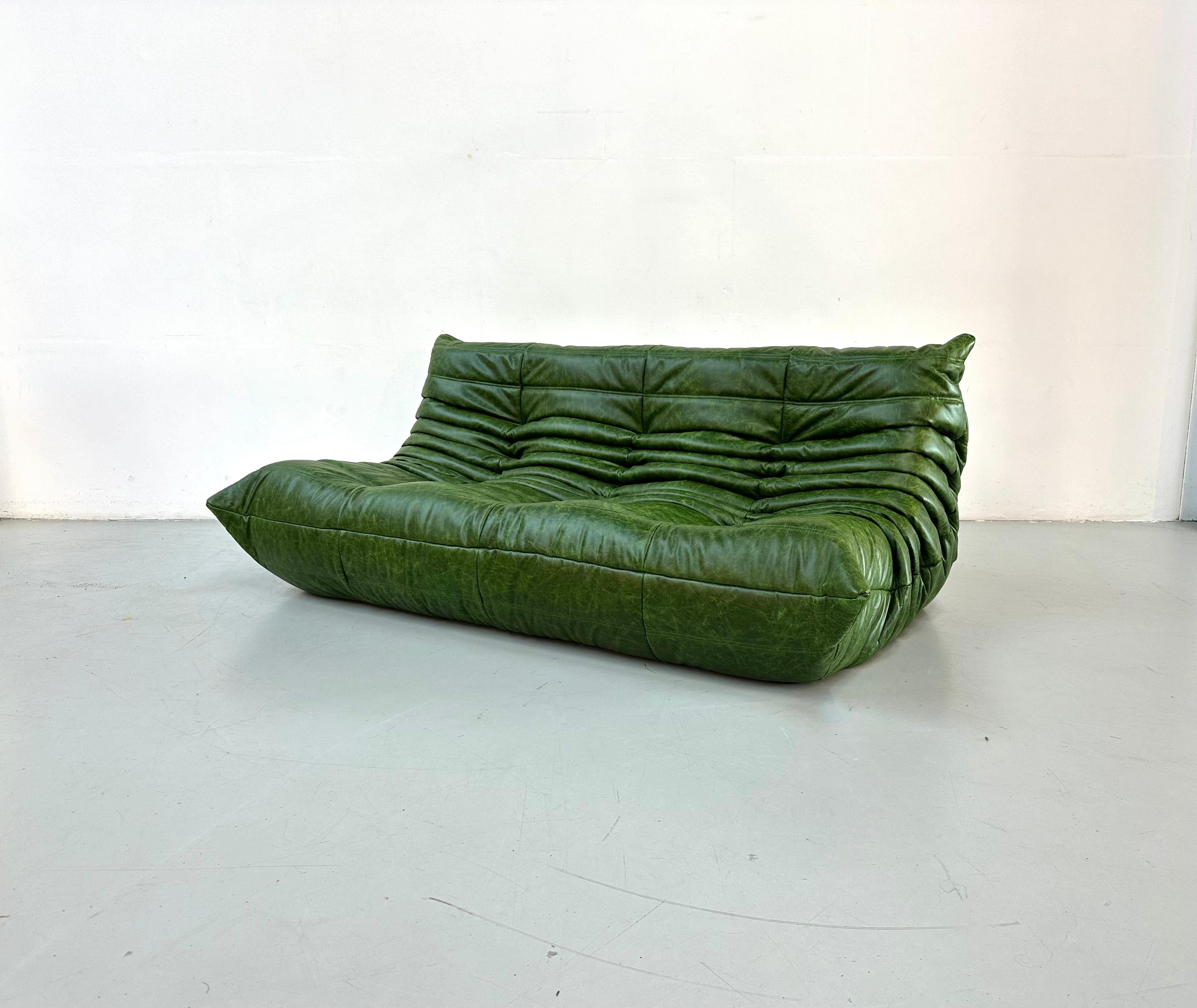 French Vintage Togo Sofa in Green Leather by Michel Ducaroy for Ligne Roset. In Excellent Condition In Eindhoven, Noord Brabant
