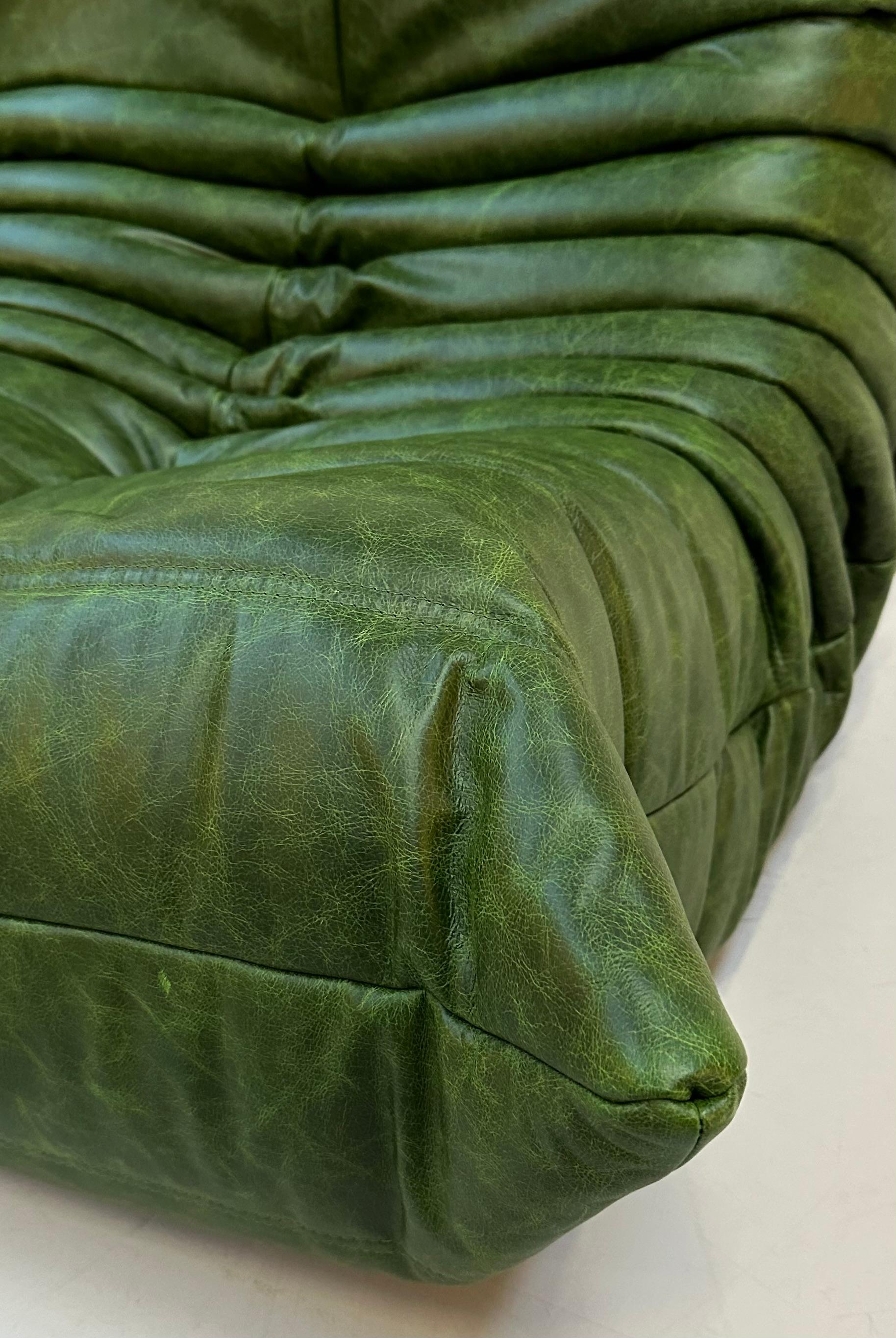 French Vintage Togo Sofa in Green  Leather by Michel Ducaroy for Ligne Roset. 4