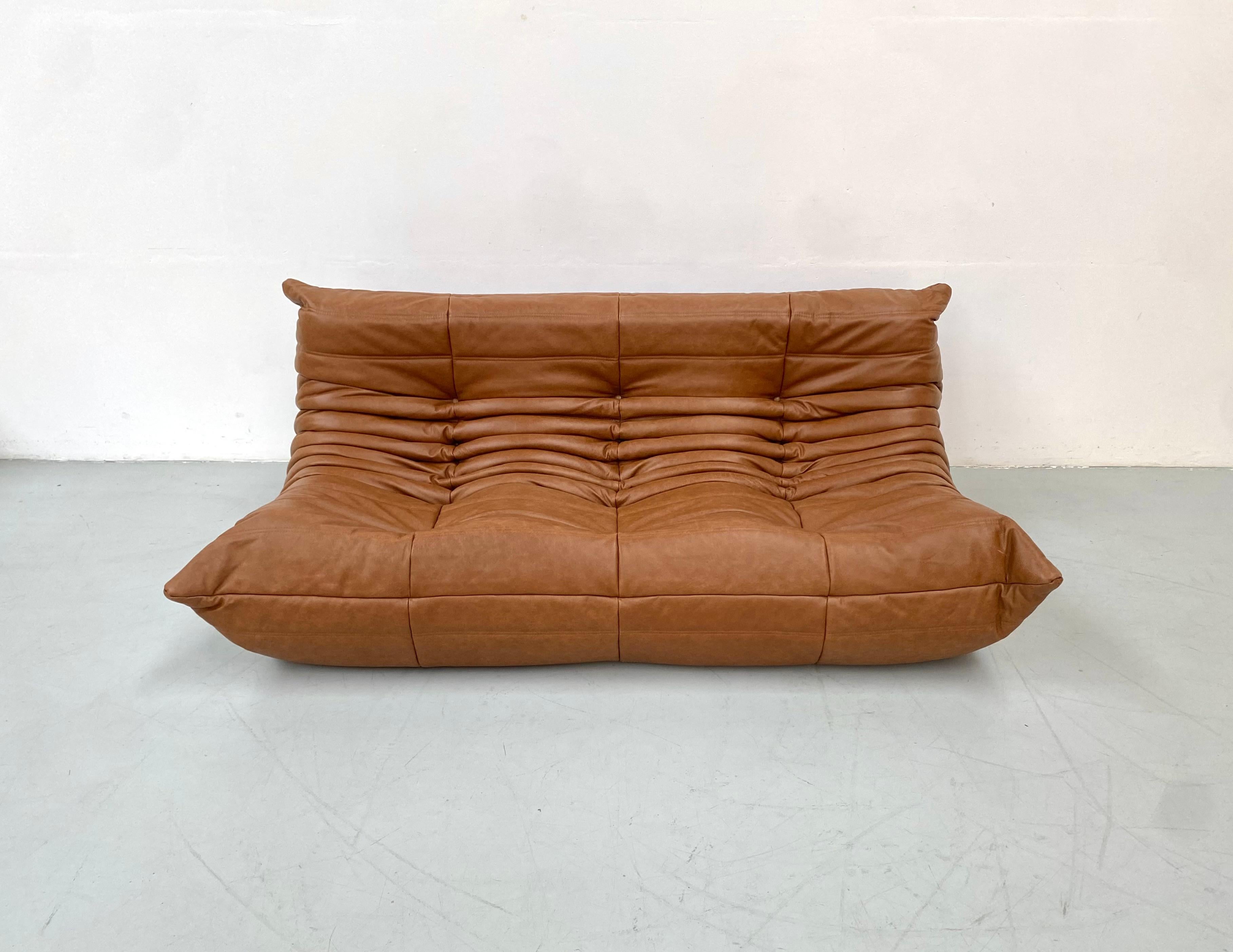 Français Canapé français vintage Togo en cuir Mid Brown par Michel Ducaroy pour Ligne Roset. en vente