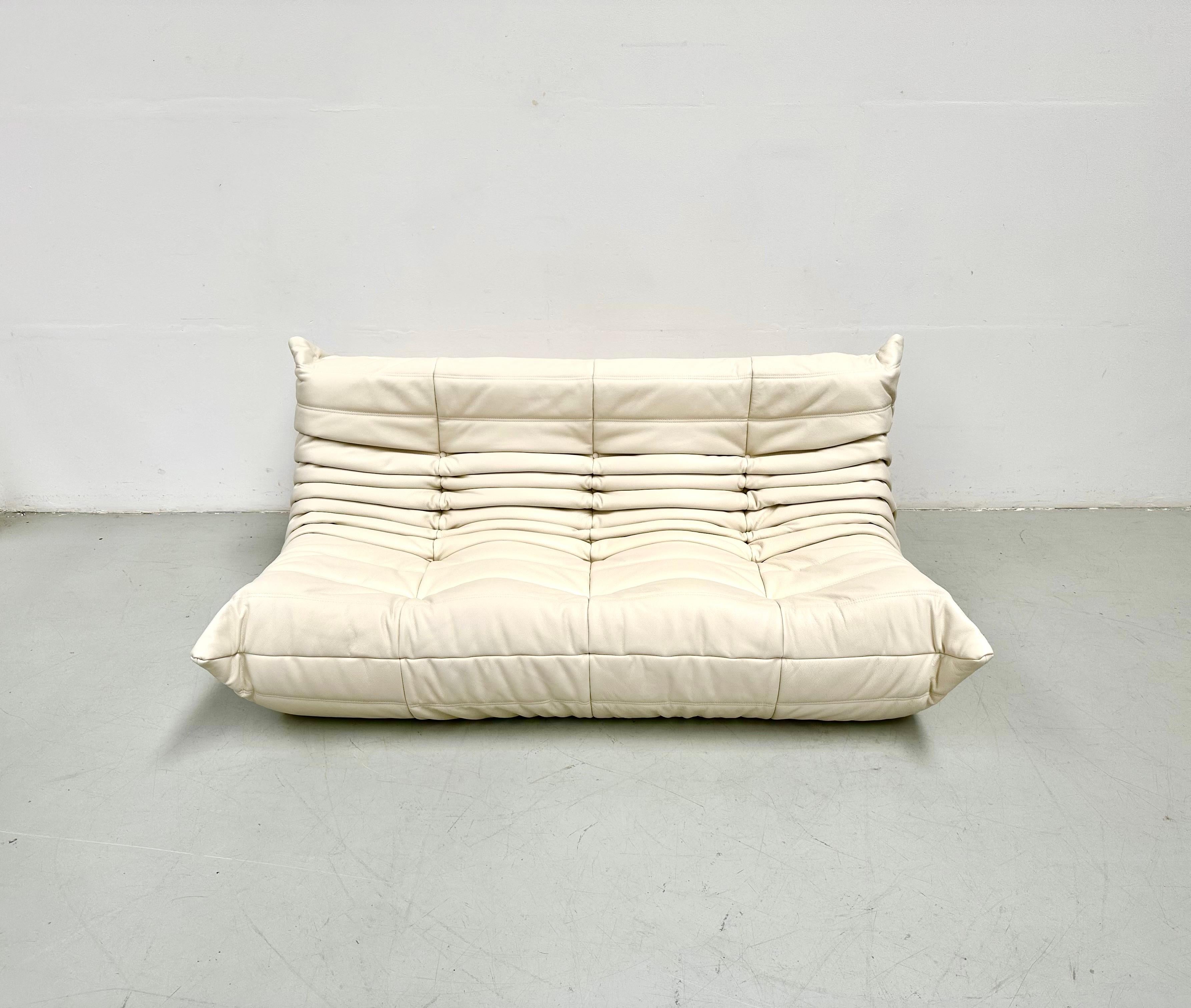 French Vintage Togo Sofa in White Leather by Michel Ducaroy for Ligne Roset. 2