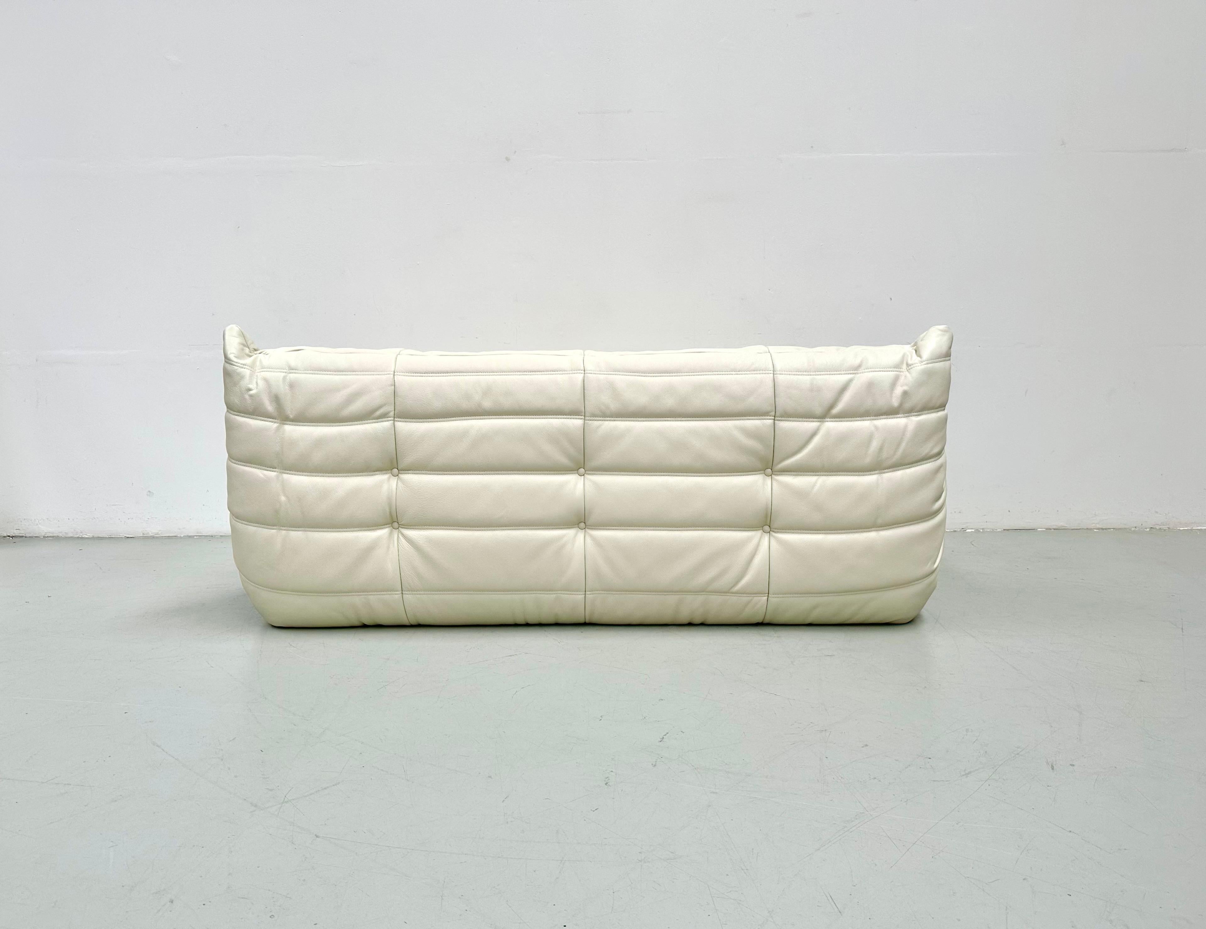 French Vintage Togo Sofa in White Leather by Michel Ducaroy for Ligne Roset. 3