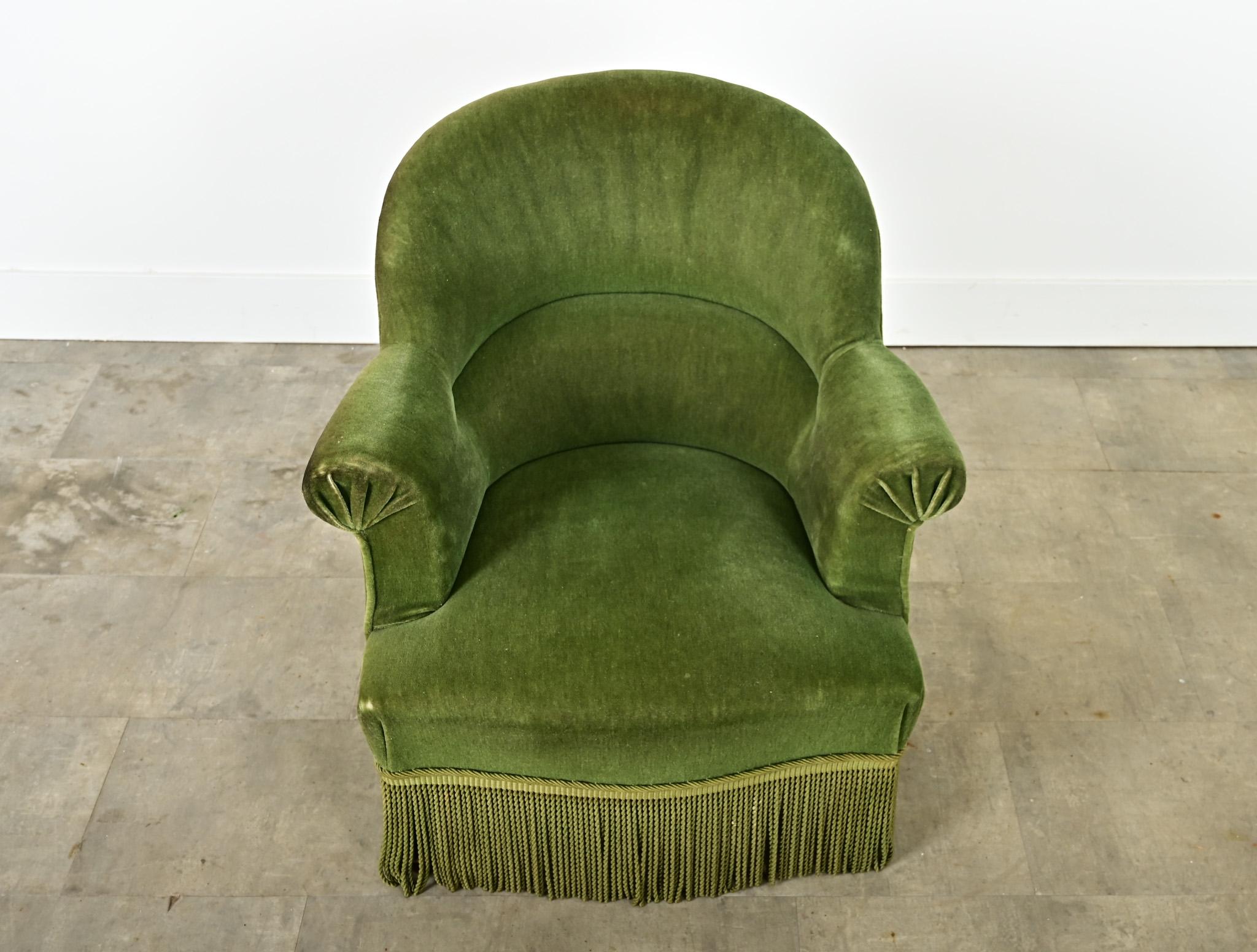 Französischer Vintage Samt & Fransen Bergere Stuhl im Zustand „Gut“ im Angebot in Baton Rouge, LA