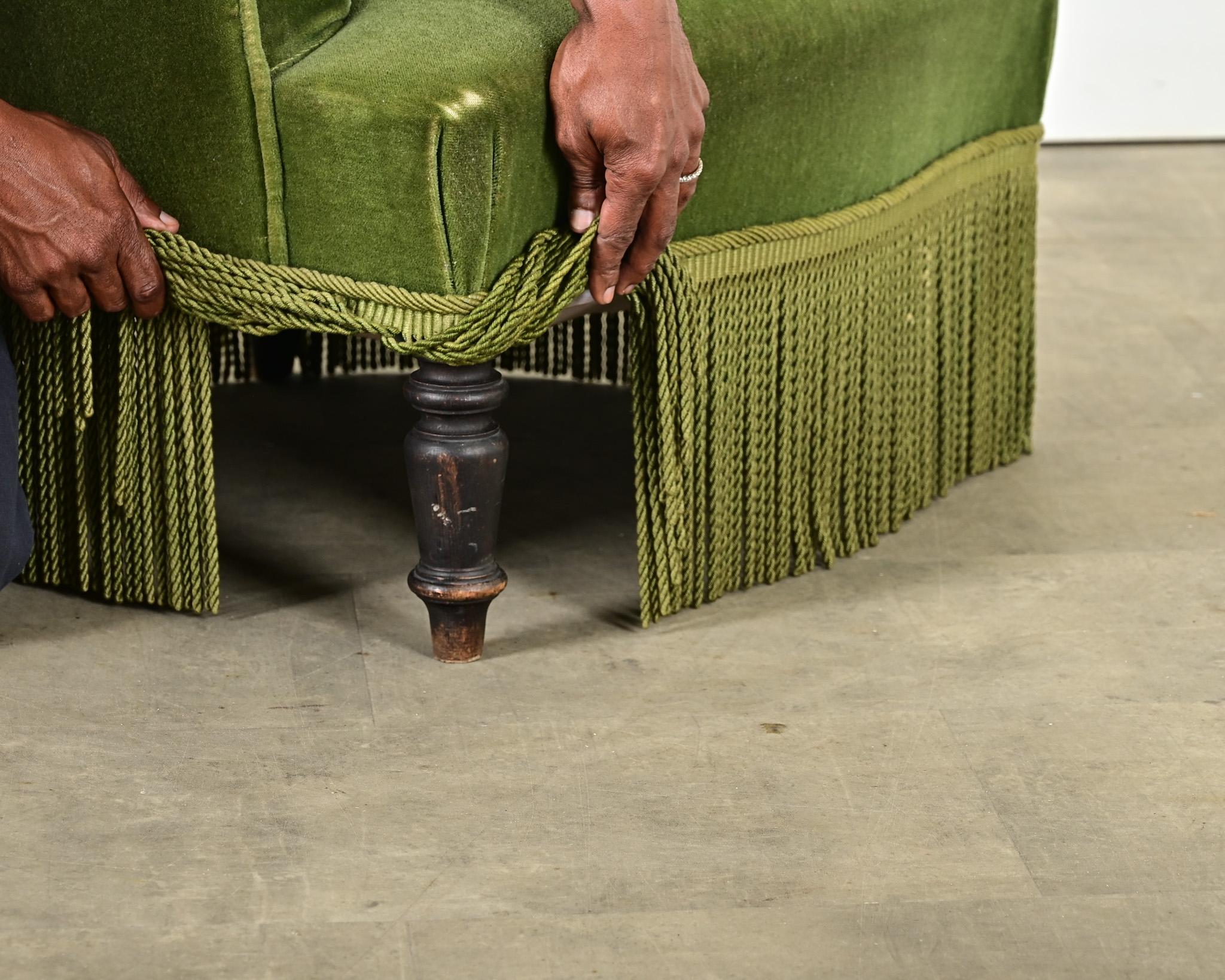 Französischer Vintage Samt & Fransen Bergere Stuhl im Angebot 1