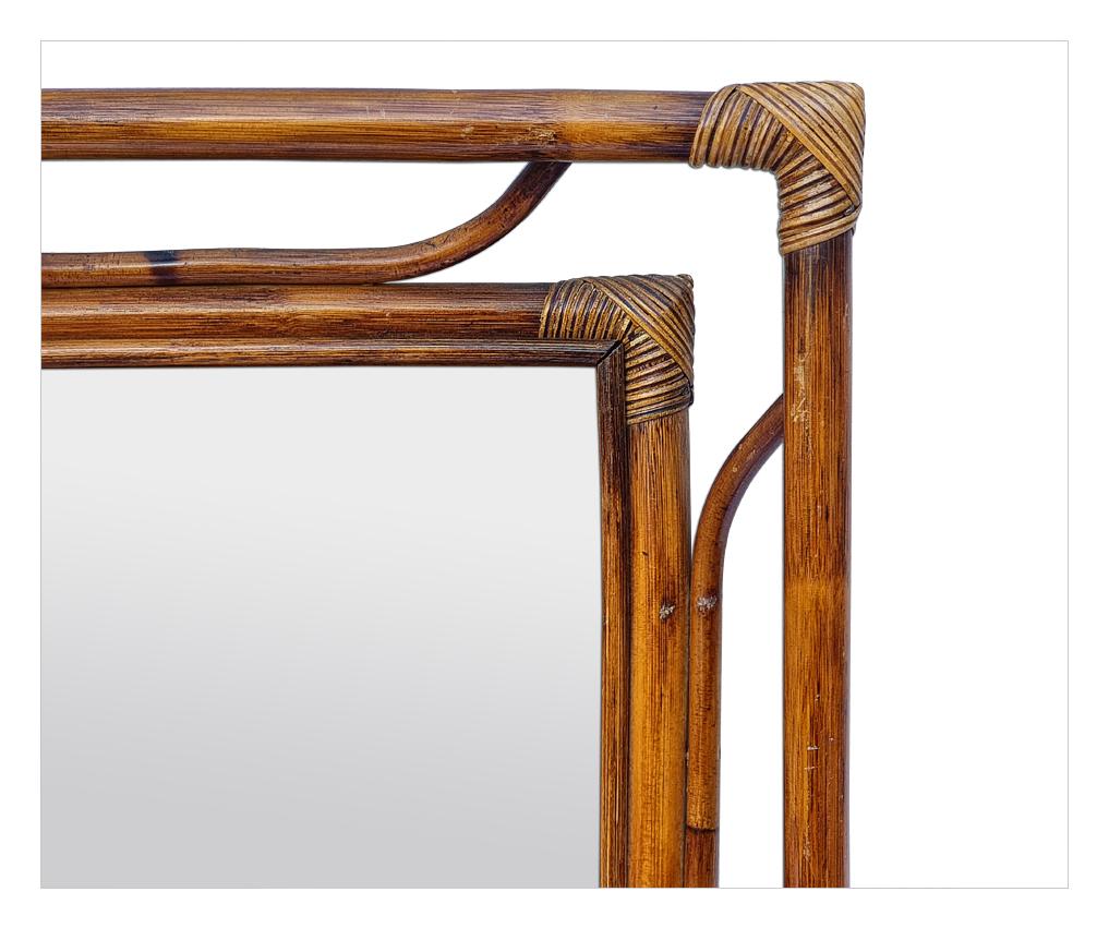 Specchio da parete francese vintage in bambù naturale, circa 1960 In condizioni buone in vendita a Paris, FR