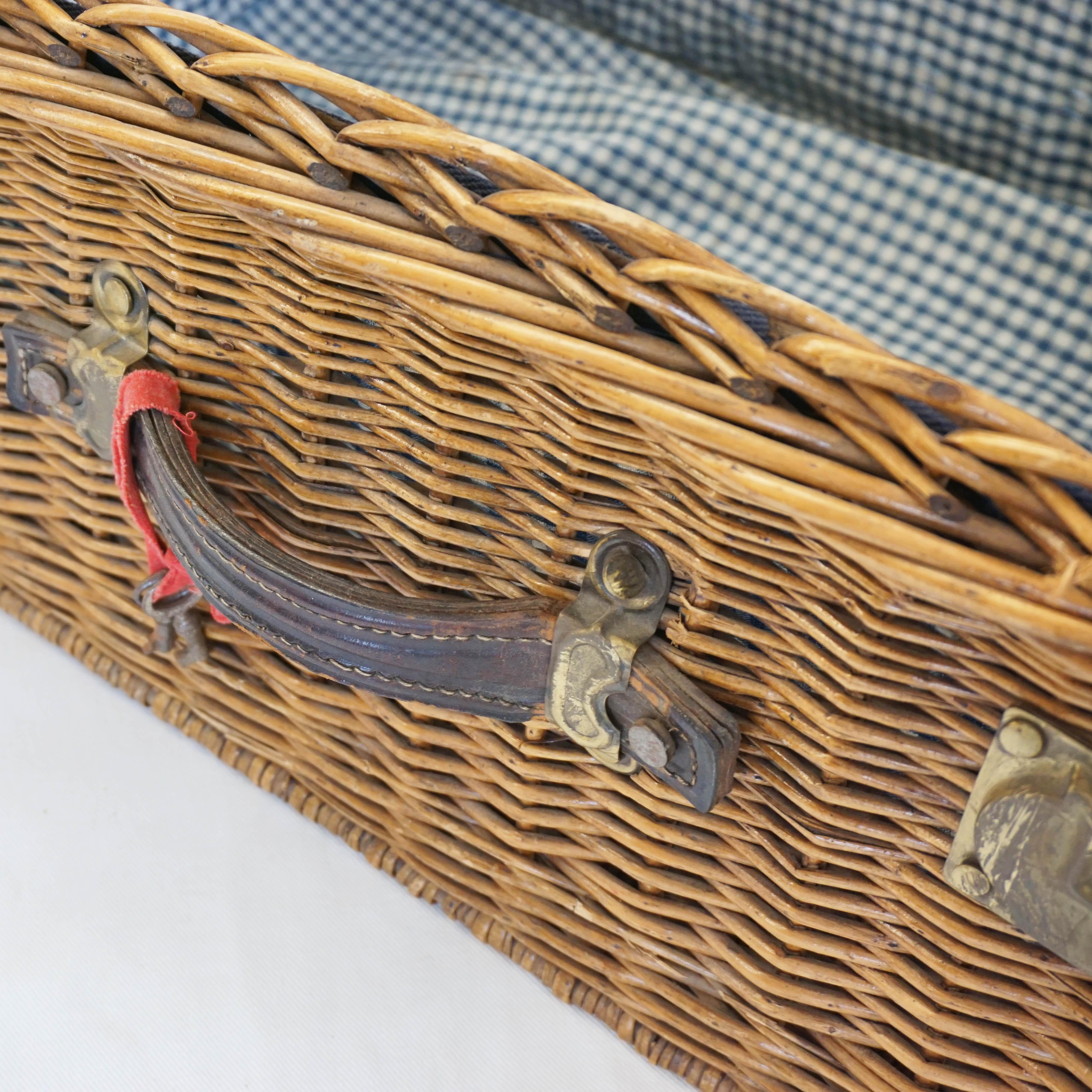 Mid-20th Century French Vintage Wicker Case, Circa 1960s For Sale