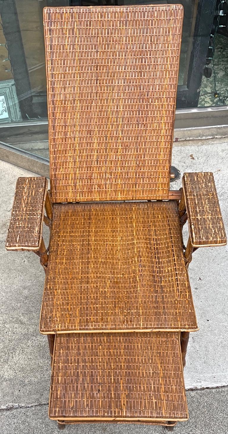 Mid-20th Century French Vintage Woven Rattan and Bamboo Chaise Lounge with Extendable Ottoman