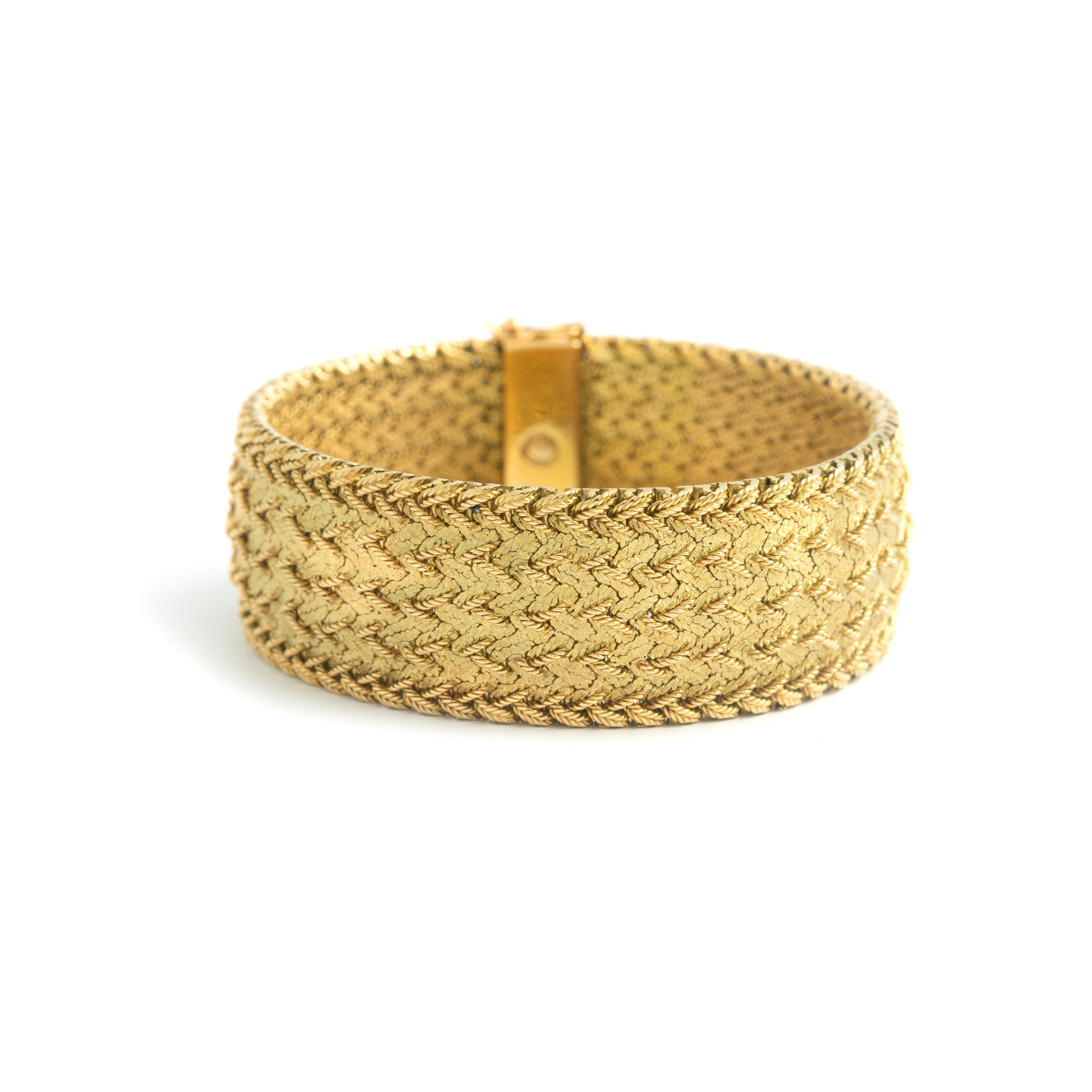 French Vintage Yellow Gold 18K Bracelet.
Circa 1960. French marks.

Length: 18.50 centimeters.
Width: 2.00 centimeters.
Thickness: approx. 0.30 centimeters.

Total gross weight: 95.08 grams.