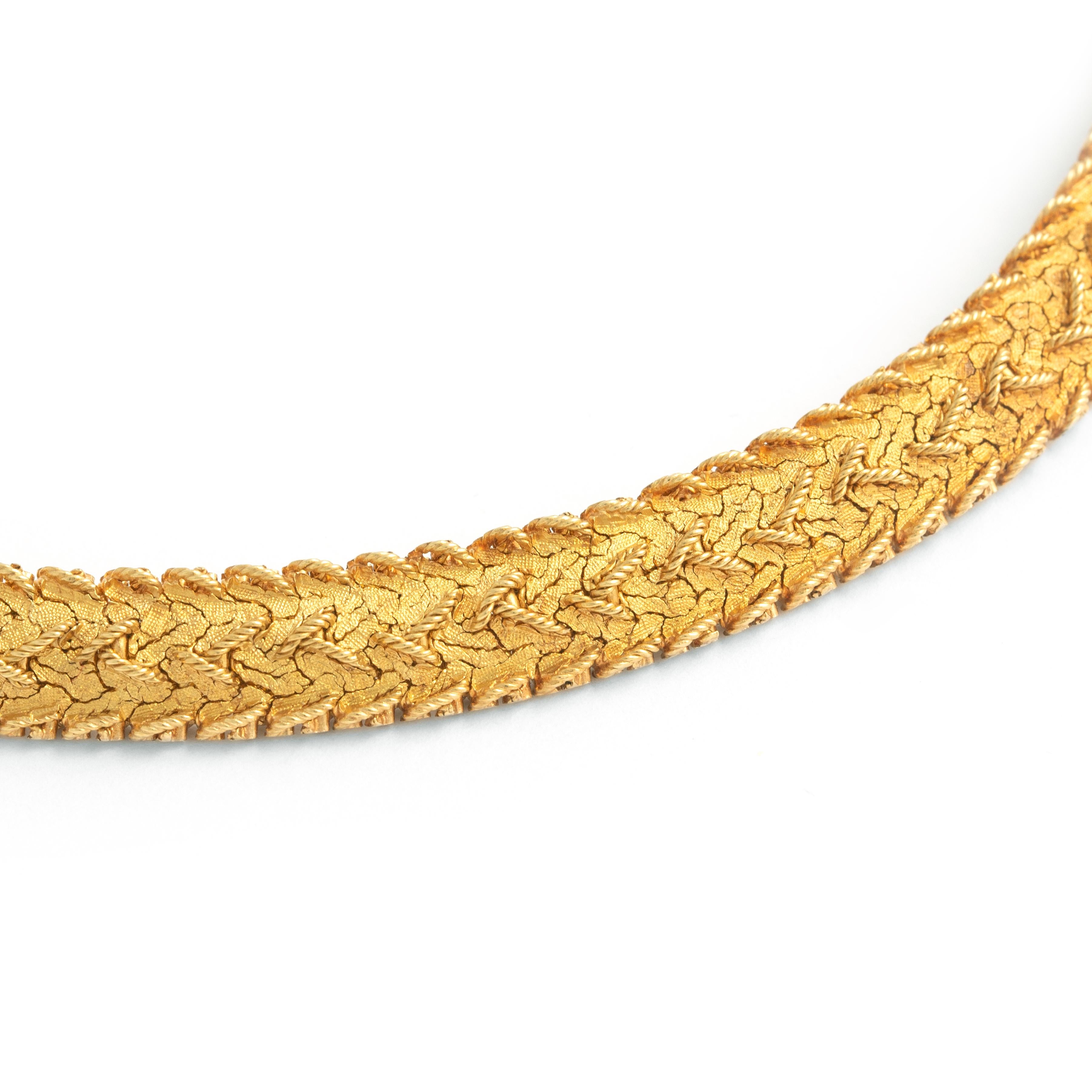 French Vintage Yellow Gold 18K Necklace.
Circa 1960. French marks.

Dimensions:
Length: approx. 40.00 centimeters.
Width: 0.80 centimeters.
Thickness: 0.20 centimeters.

Total gross weight: 83.60 grams.