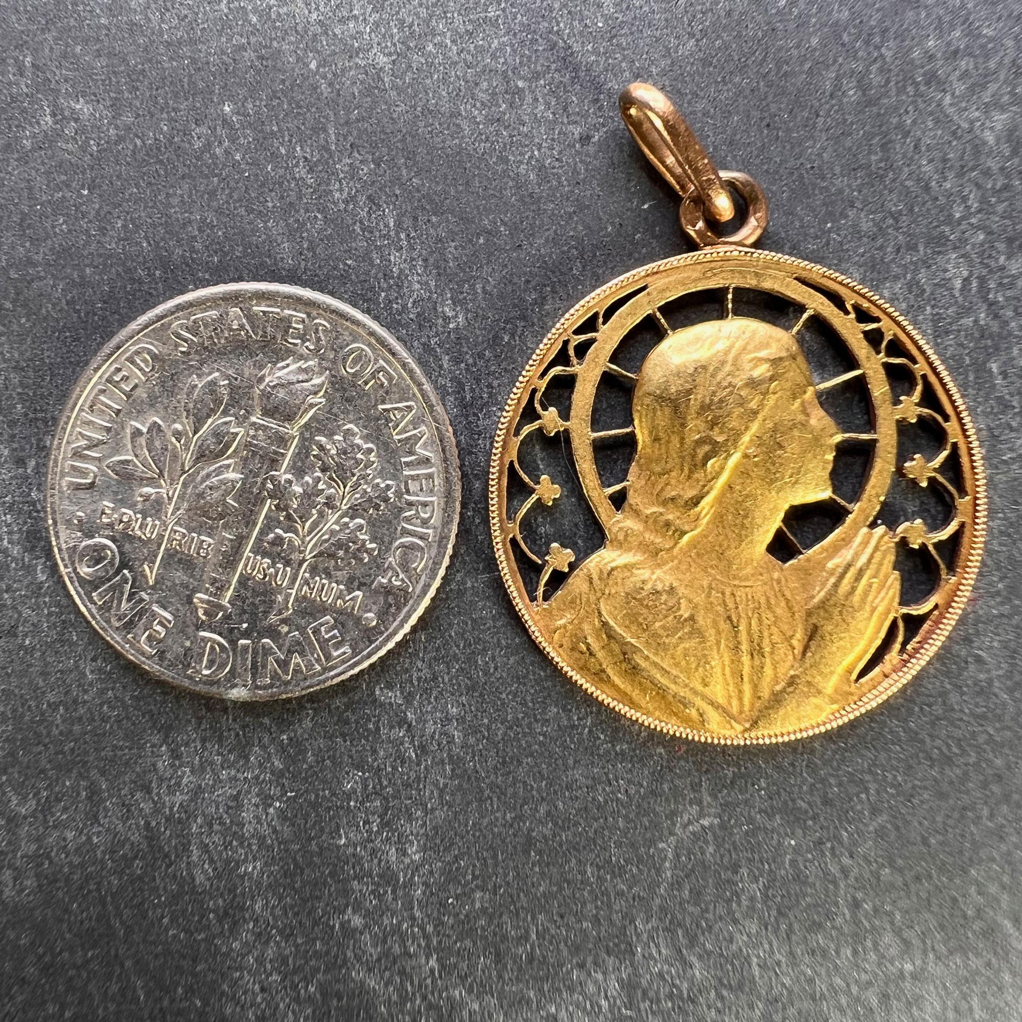 Pendentif breloque française Vierge Marie en or jaune 18 carats en vente 6