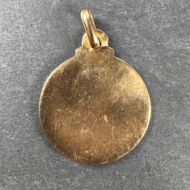 French, Virgin Mary 18K Yellow Gold Charm Pendant In Good Condition For Sale In London, GB