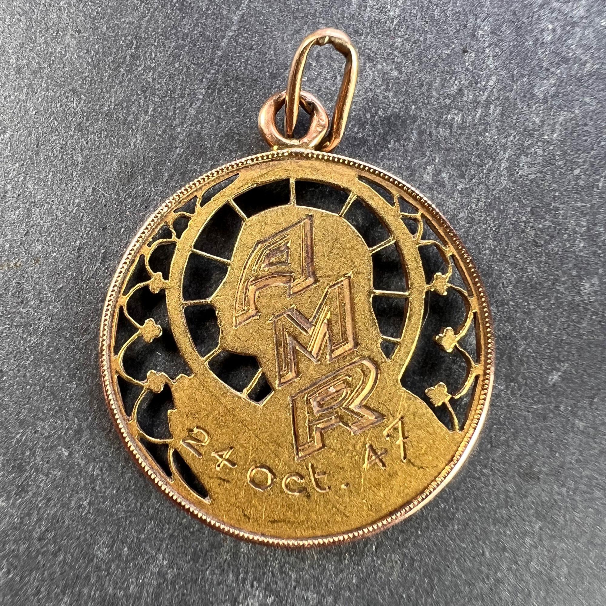 French Virgin Mary 18k Yellow Gold Charm Pendant In Good Condition For Sale In London, GB