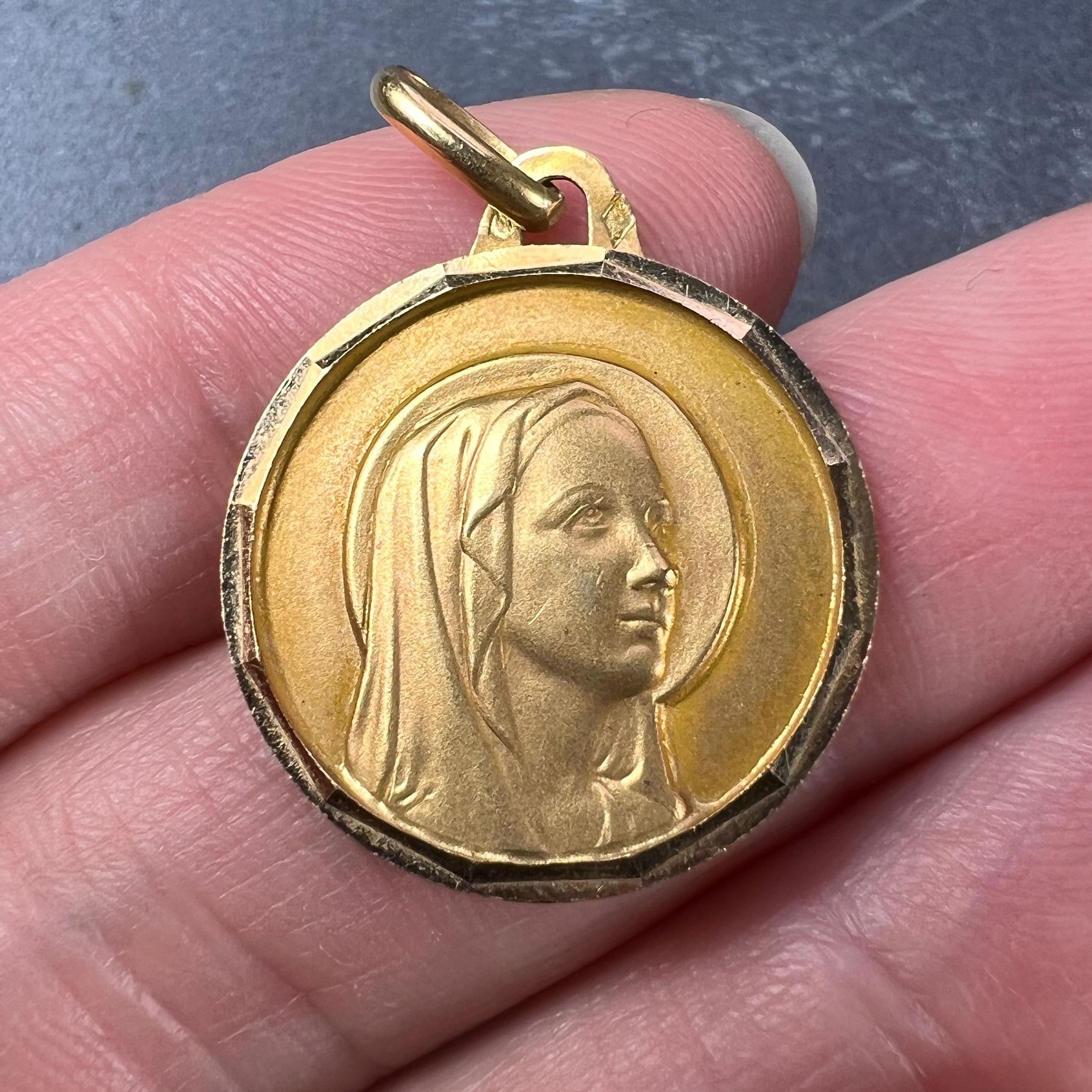 Pendentif breloque française Vierge Marie en or jaune 18 carats Pour femmes en vente
