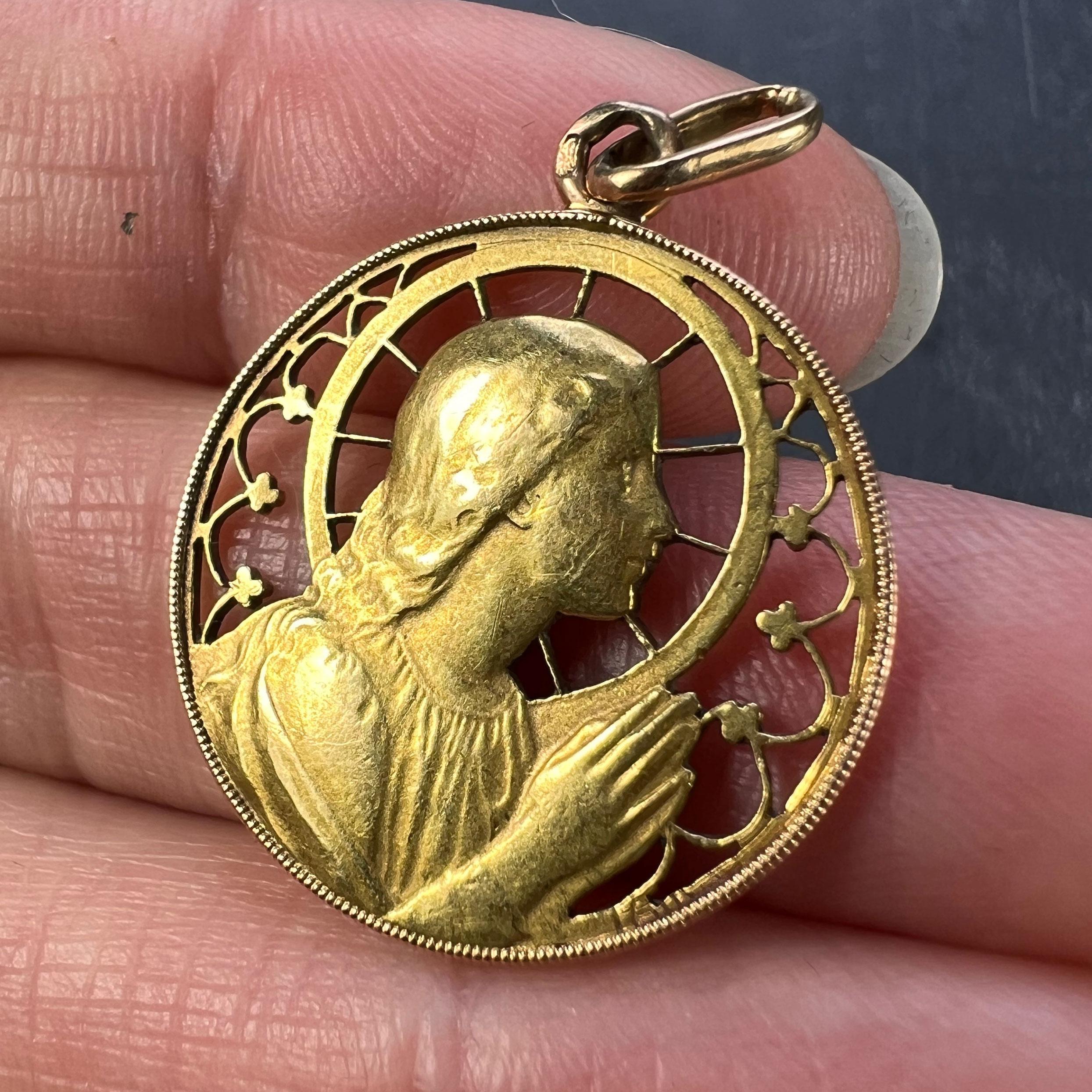 Pendentif breloque française Vierge Marie en or jaune 18 carats en vente 1