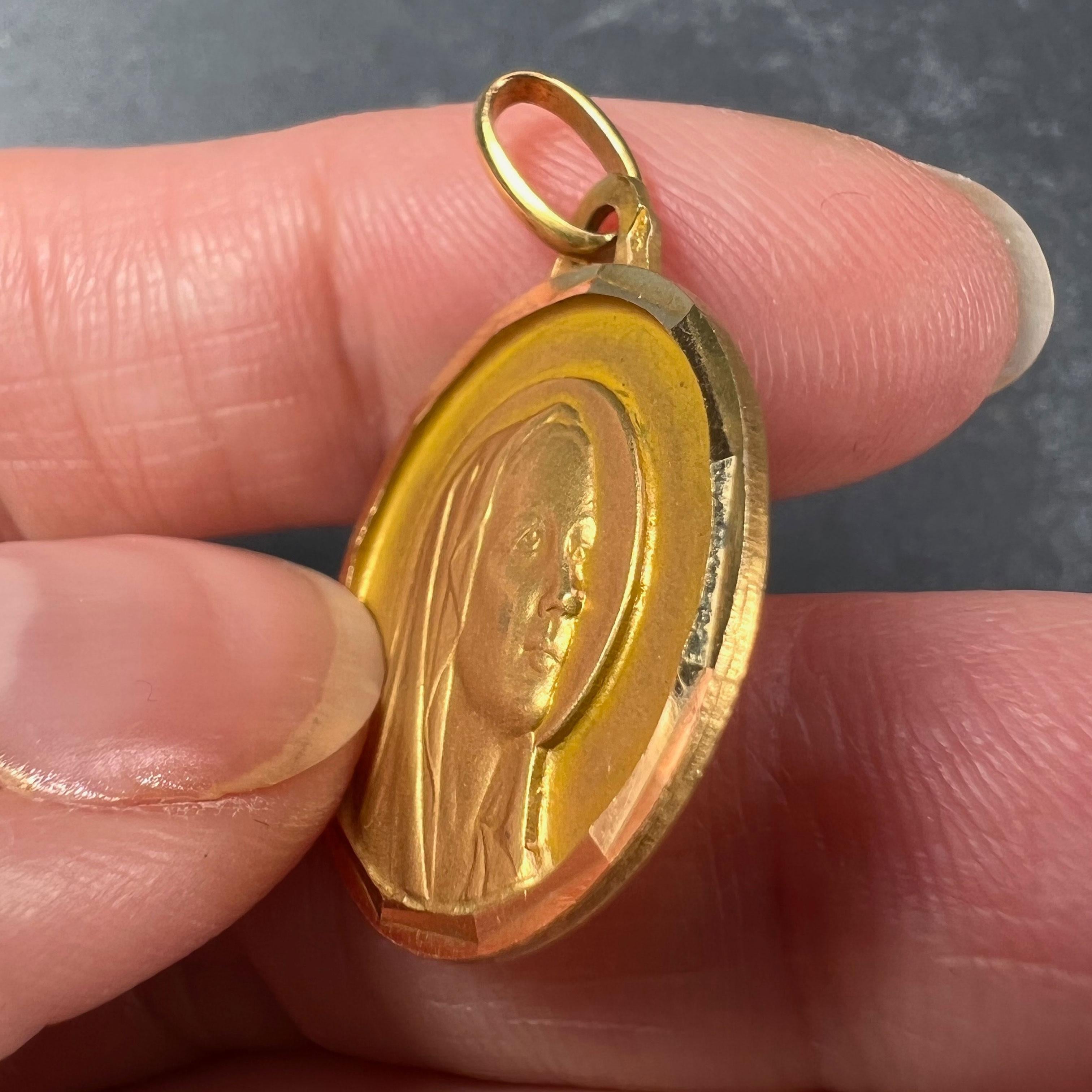 French Virgin Mary 18K Yellow Gold Charm Pendant In Good Condition For Sale In London, GB