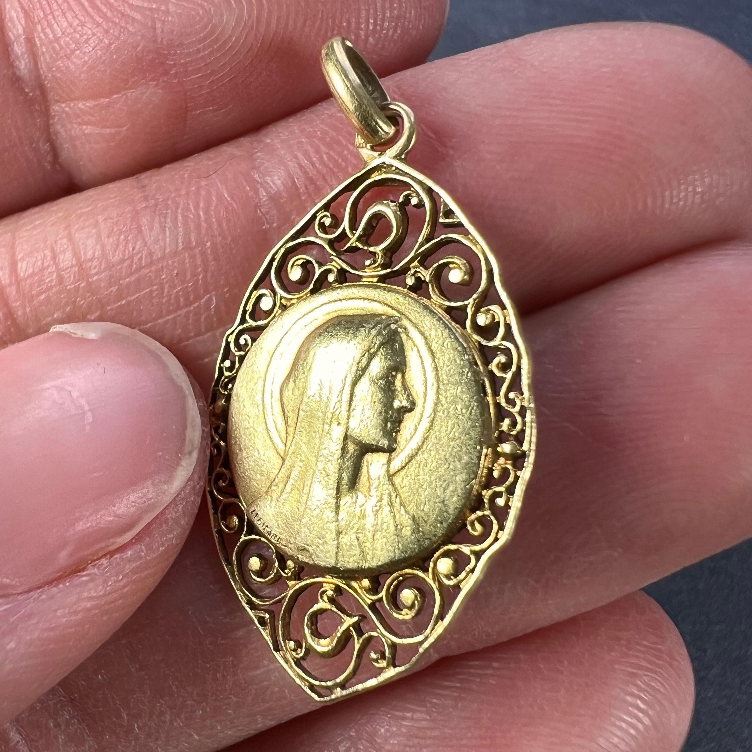 Pendentif breloque française Vierge Marie en or jaune 18 carats en vente 3