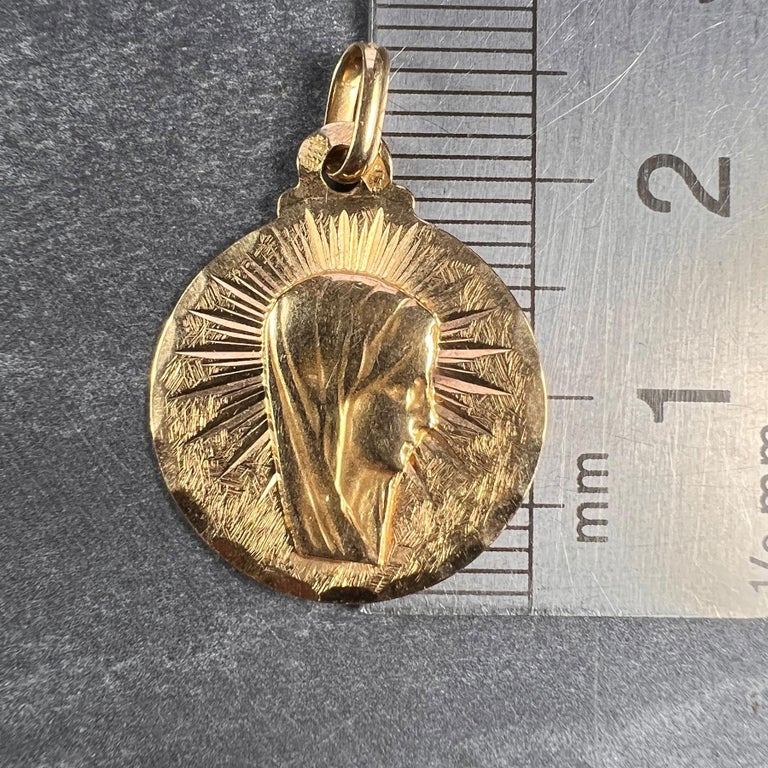 French, Virgin Mary 18K Yellow Gold Charm Pendant For Sale 4
