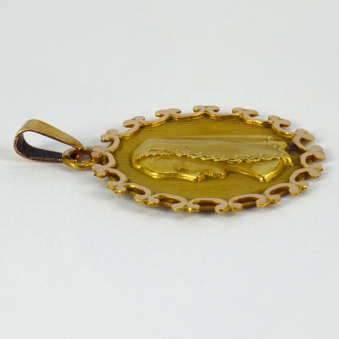 French Virgin Mary 18K Yellow Gold Medal Pendant In Good Condition For Sale In London, GB