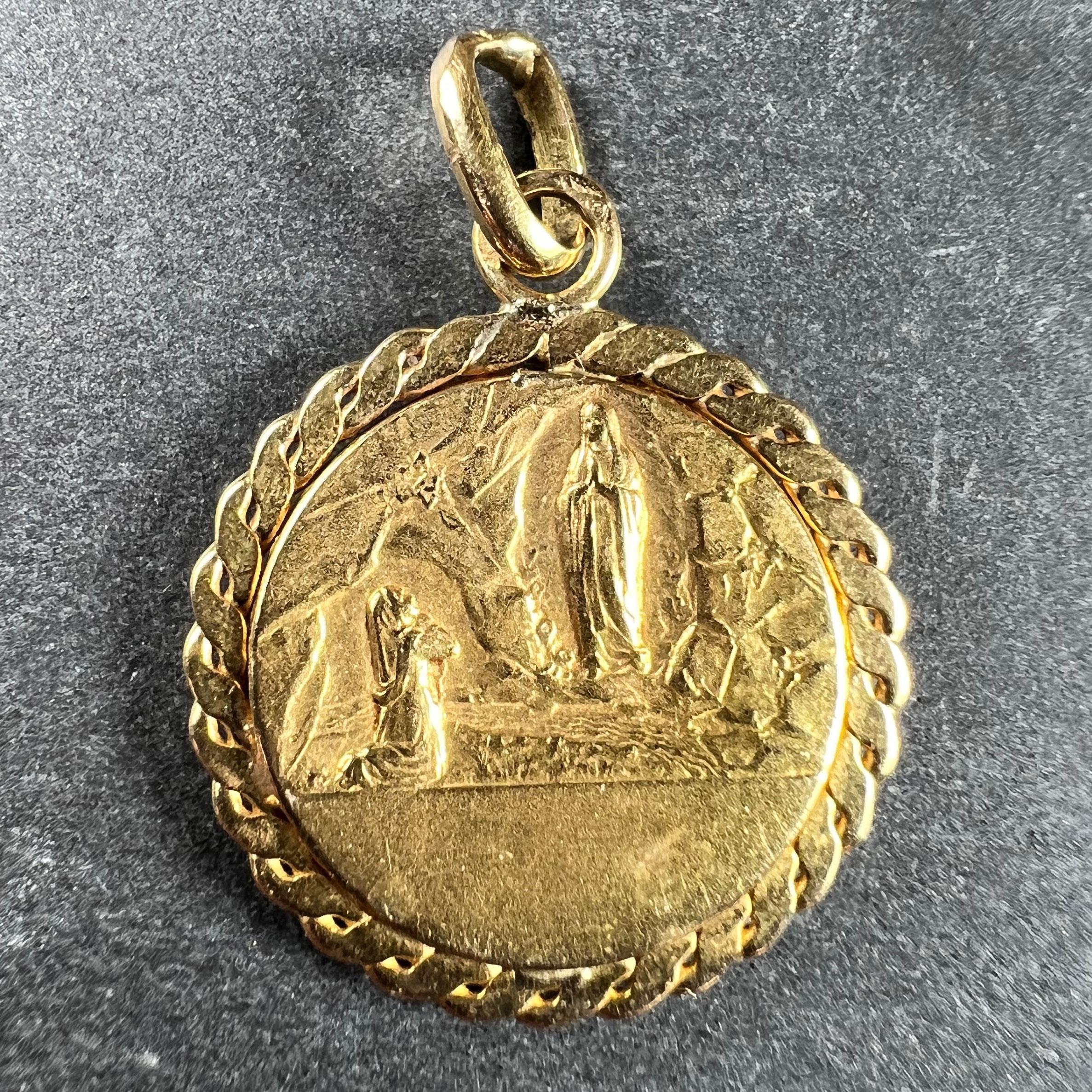 French Virgin Mary 18K Yellow Gold Medal Pendant In Good Condition In London, GB