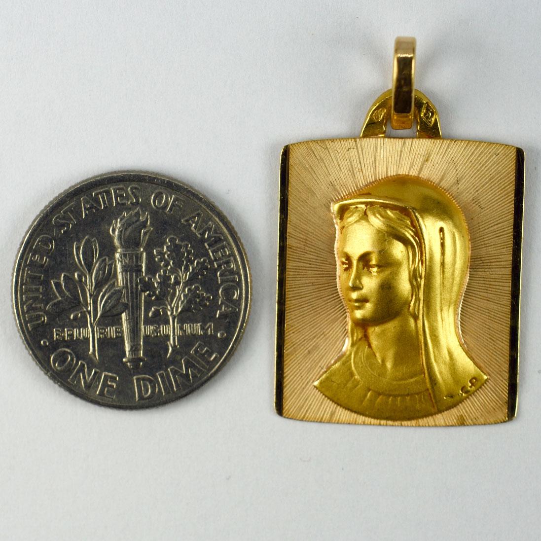 French Virgin Mary 18K Yellow Gold Medal Pendant In Excellent Condition For Sale In London, GB