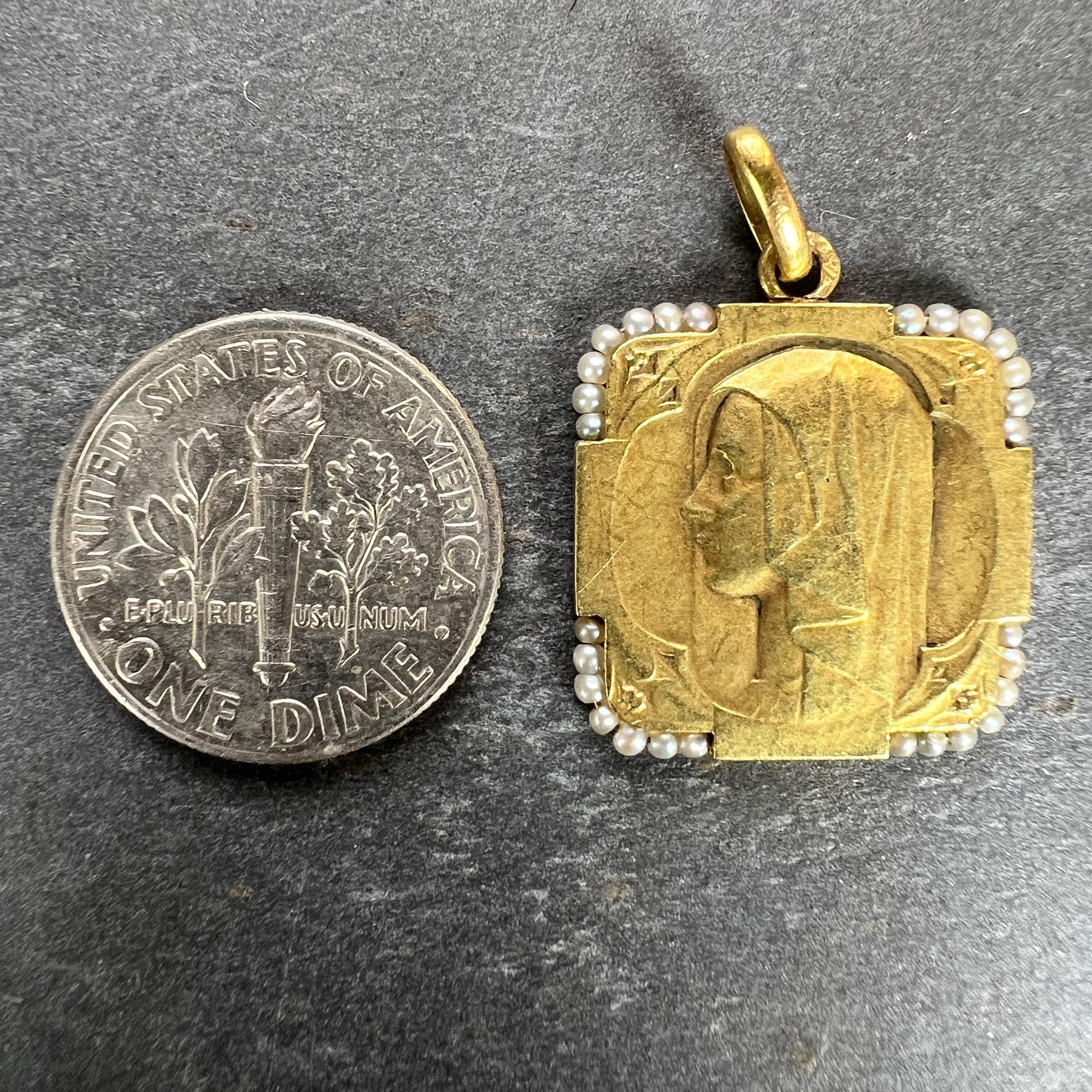 Pendentif breloque Vierge Marie française en or jaune 18 carats et perles en vente 6